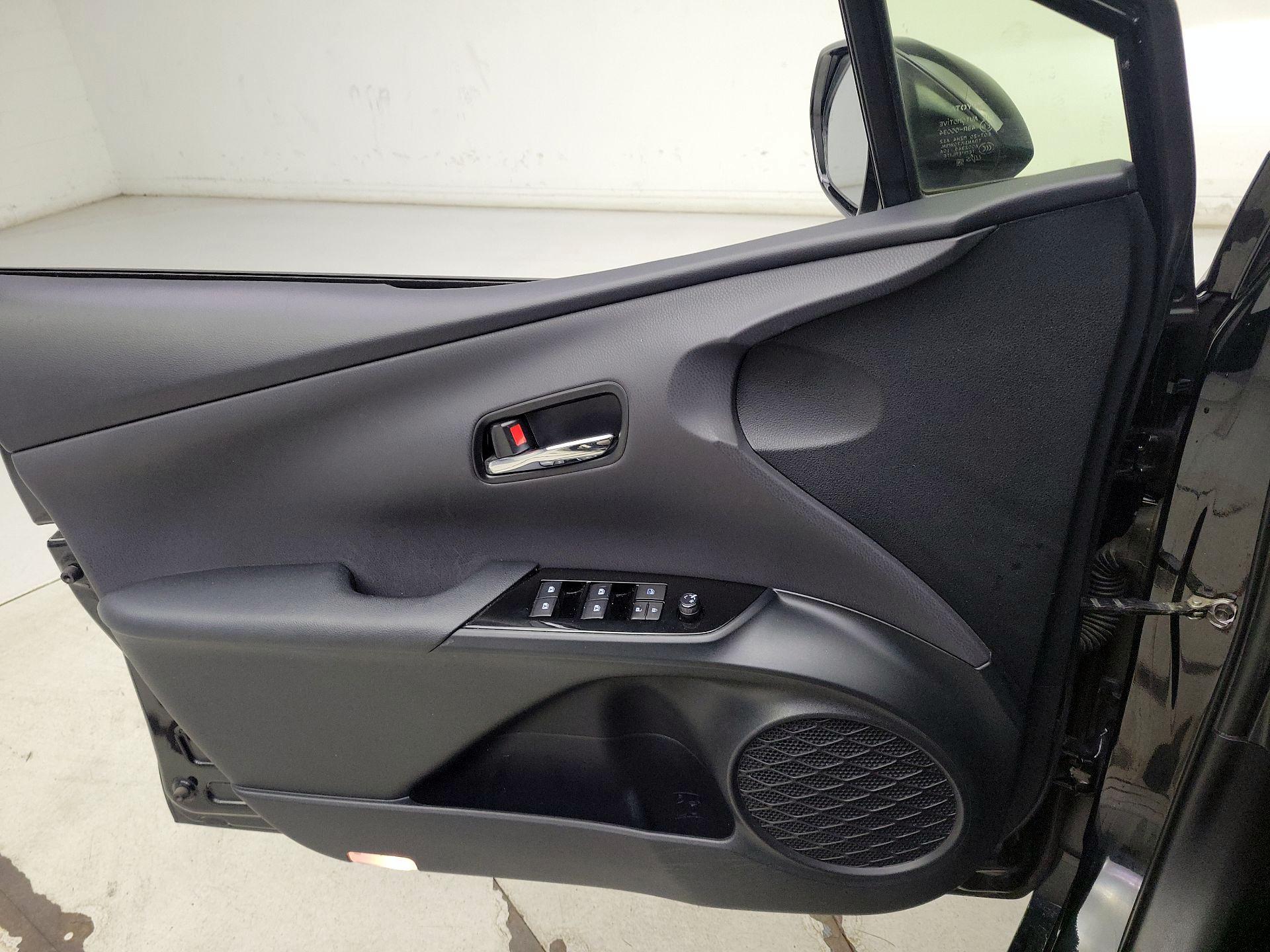 Thumbnail: 2018 Toyota Prius - 12