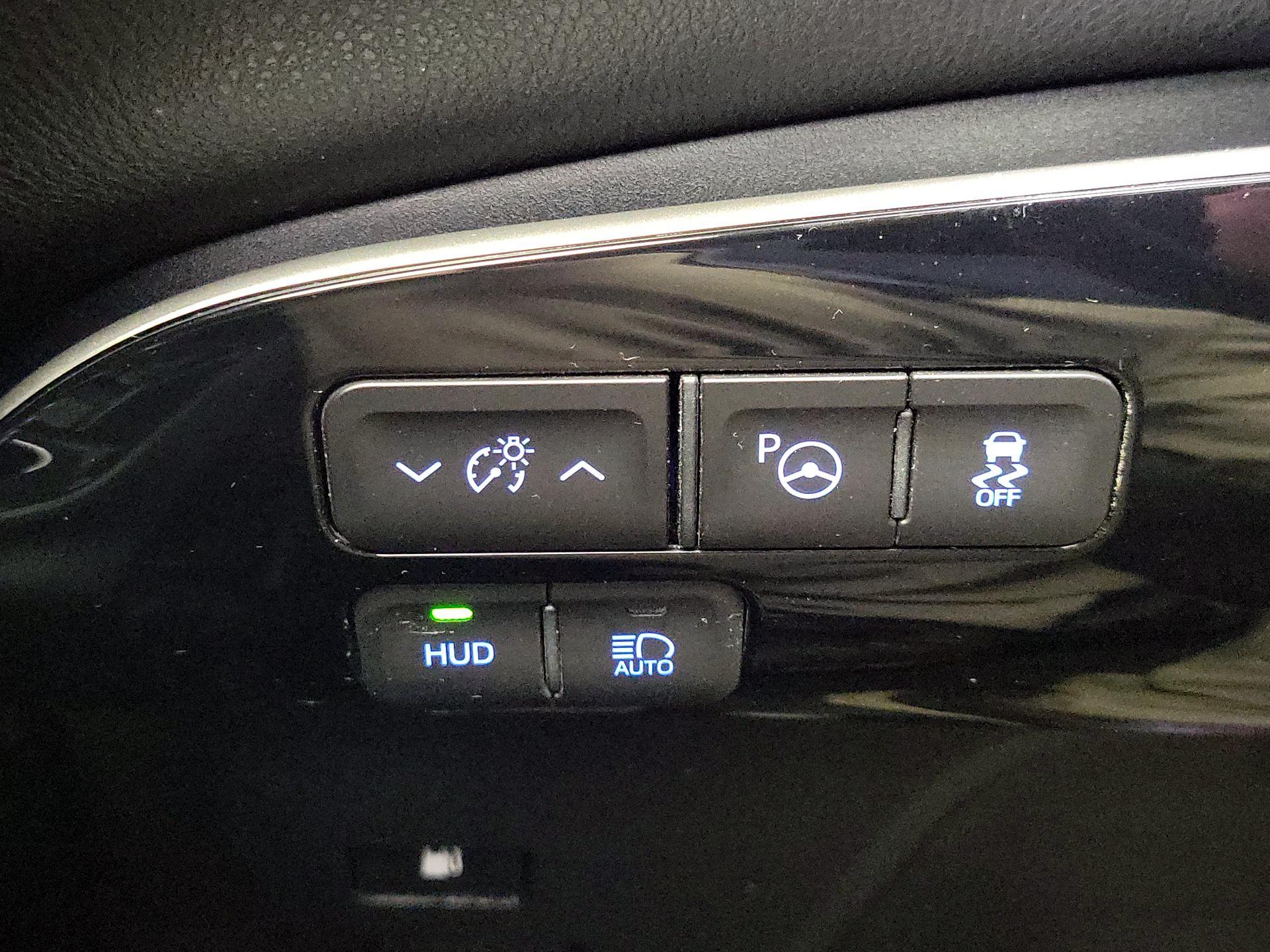 Thumbnail: 2018 Toyota Prius - 13