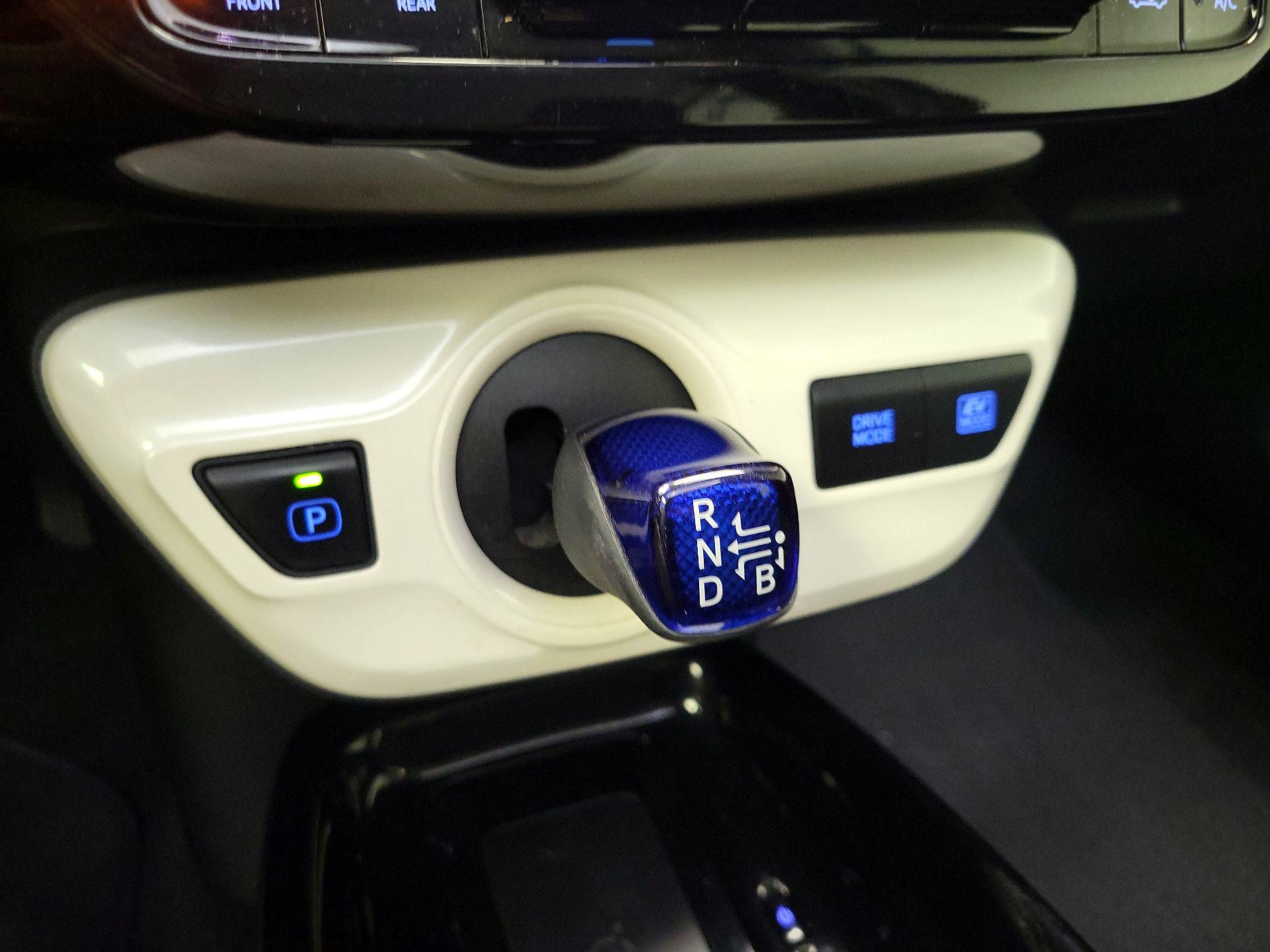 Thumbnail: 2018 Toyota Prius - 18