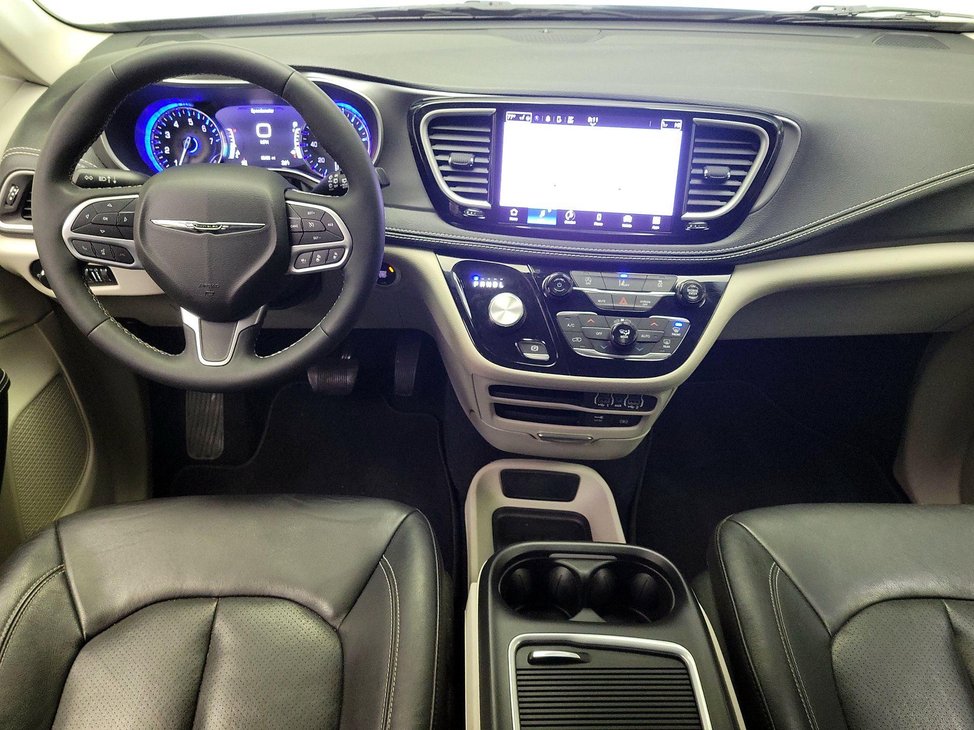 Thumbnail: 2022 Chrysler Pacifica - 9