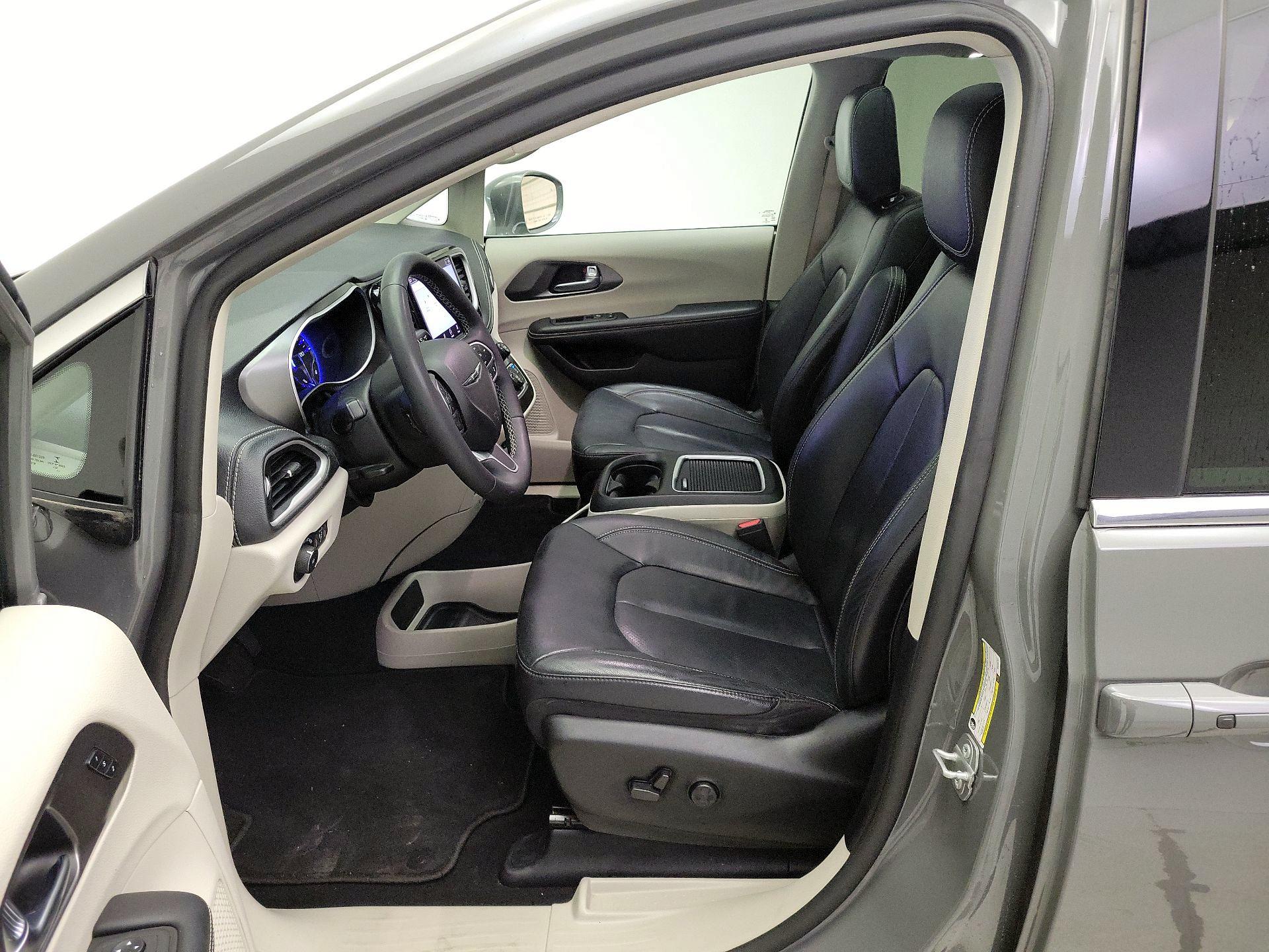 Thumbnail: 2022 Chrysler Pacifica - 11