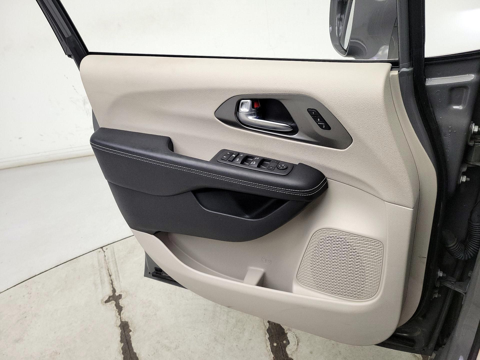 Thumbnail: 2022 Chrysler Pacifica - 12