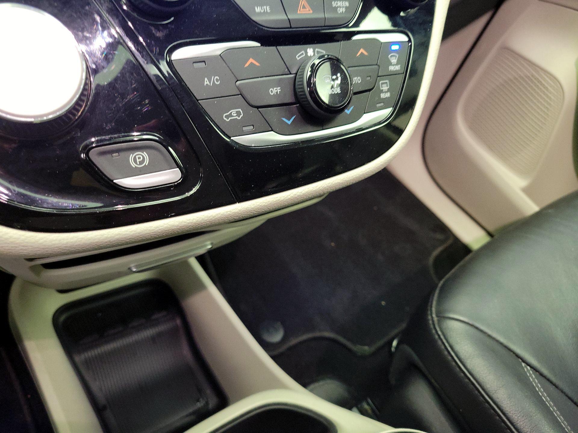 Thumbnail: 2022 Chrysler Pacifica - 16