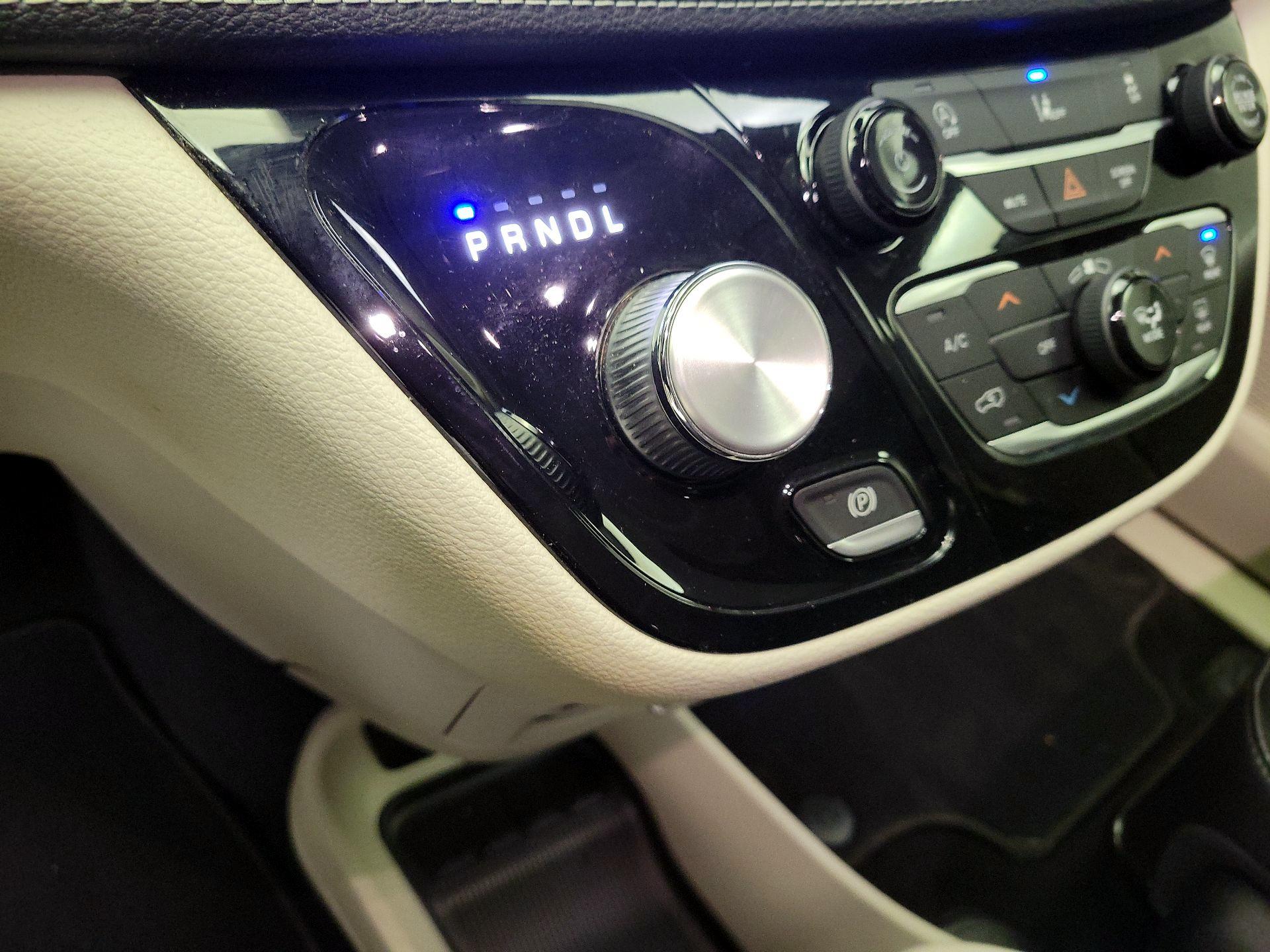 Thumbnail: 2022 Chrysler Pacifica - 17