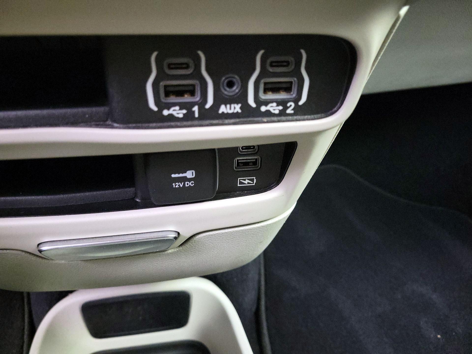 Thumbnail: 2022 Chrysler Pacifica - 18