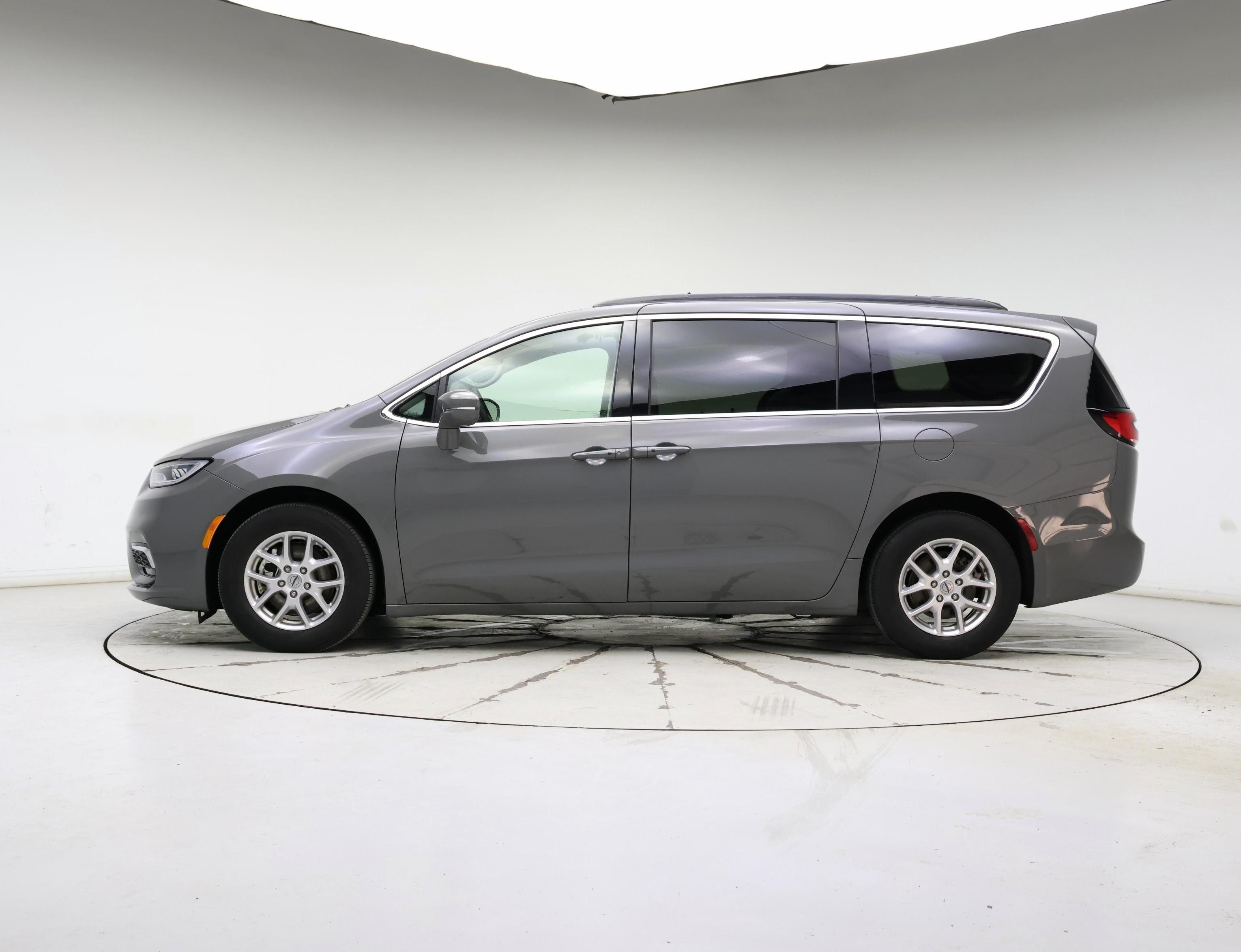 Thumbnail: 2022 Chrysler Pacifica - 3