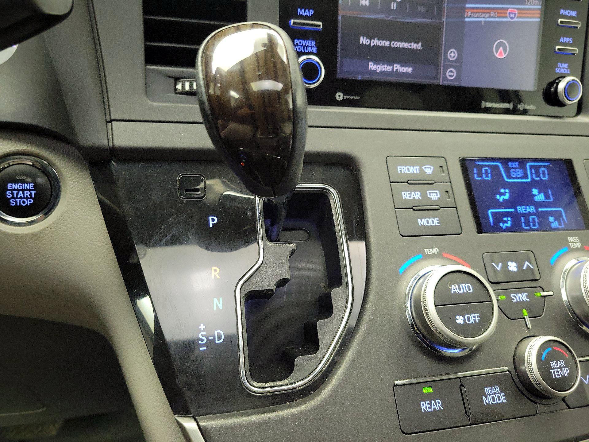 Thumbnail: 2020 Toyota Sienna - 18