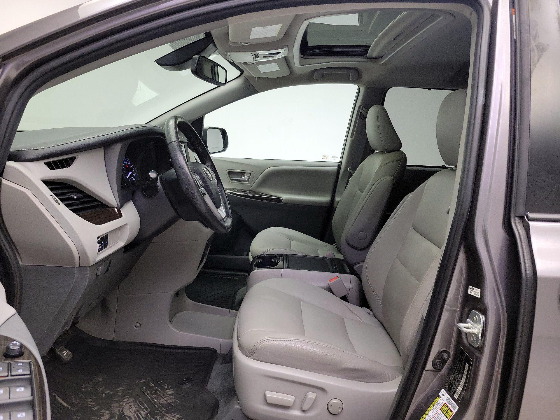 Thumbnail: 2020 Toyota Sienna - 20