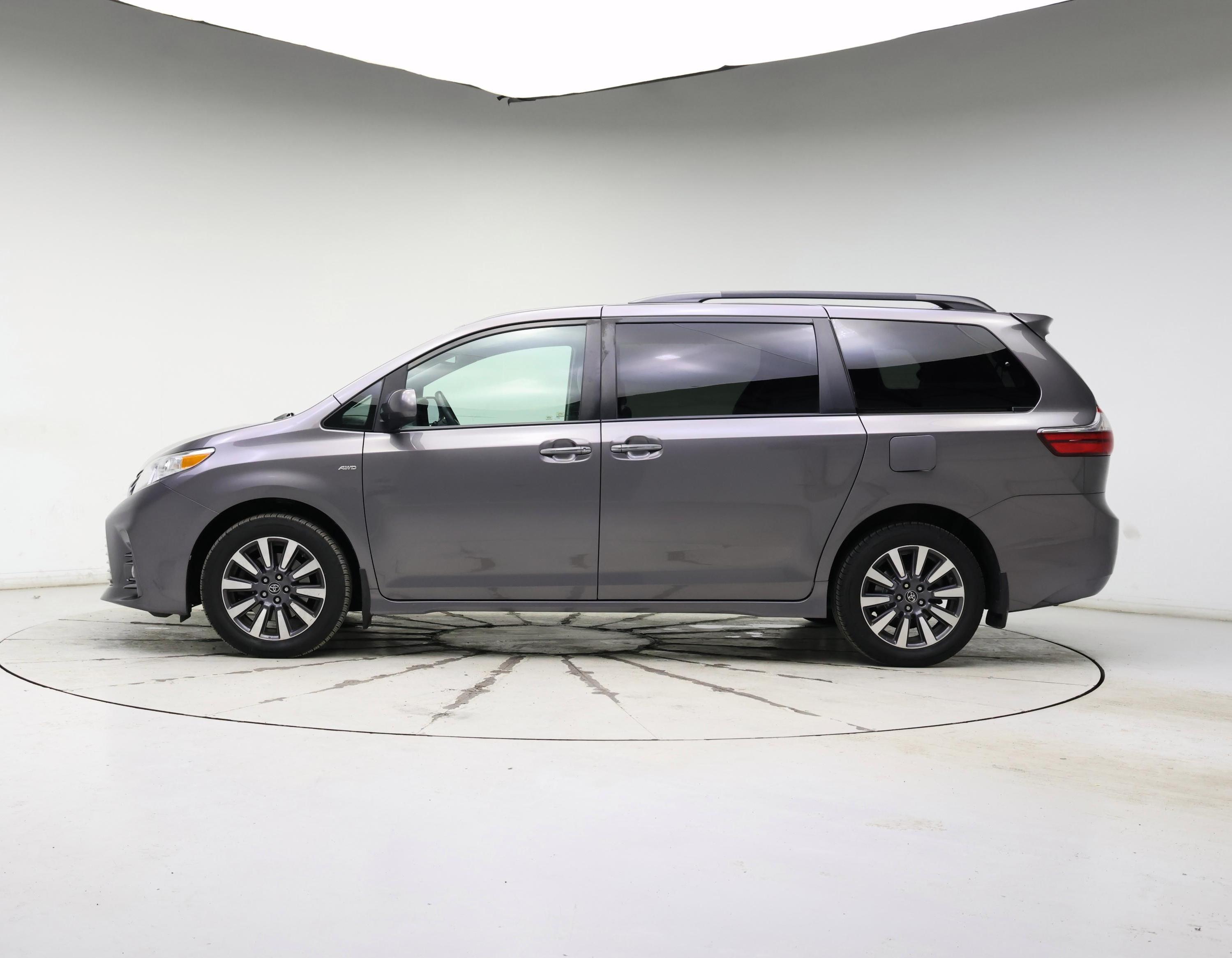 Thumbnail: 2020 Toyota Sienna - 3