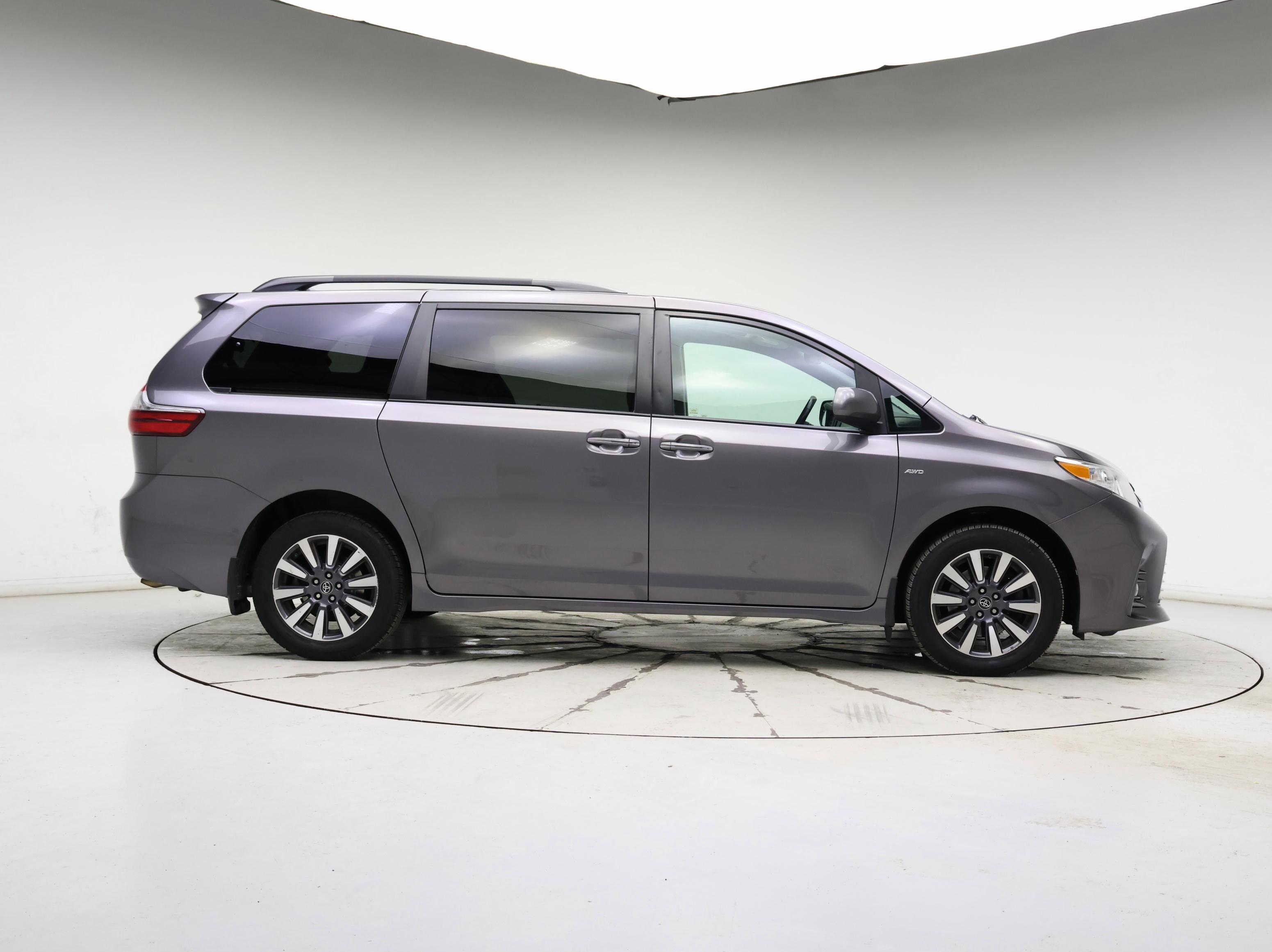 Thumbnail: 2020 Toyota Sienna - 7