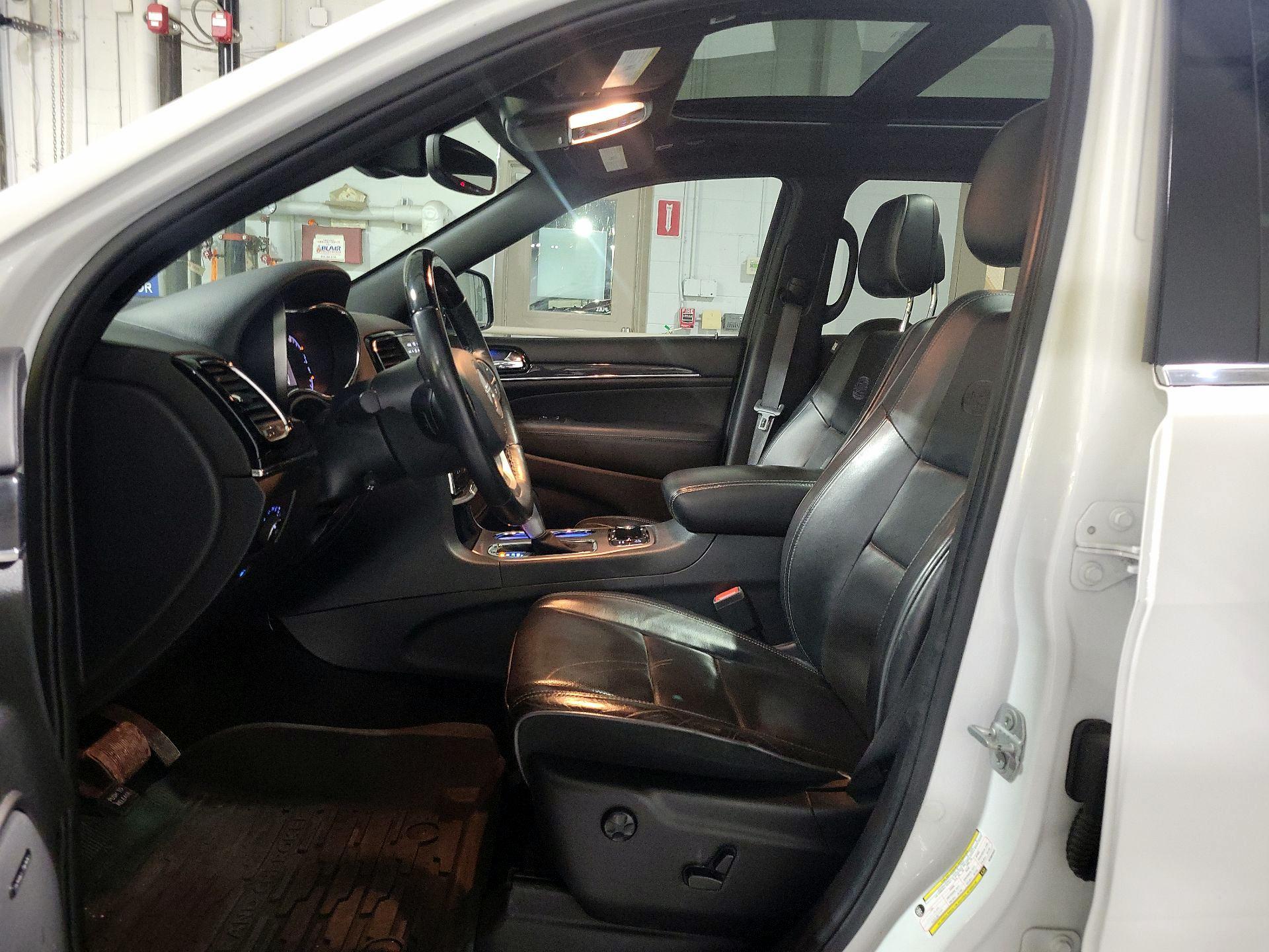 Thumbnail: 2019 Jeep Grand Cherokee - 18