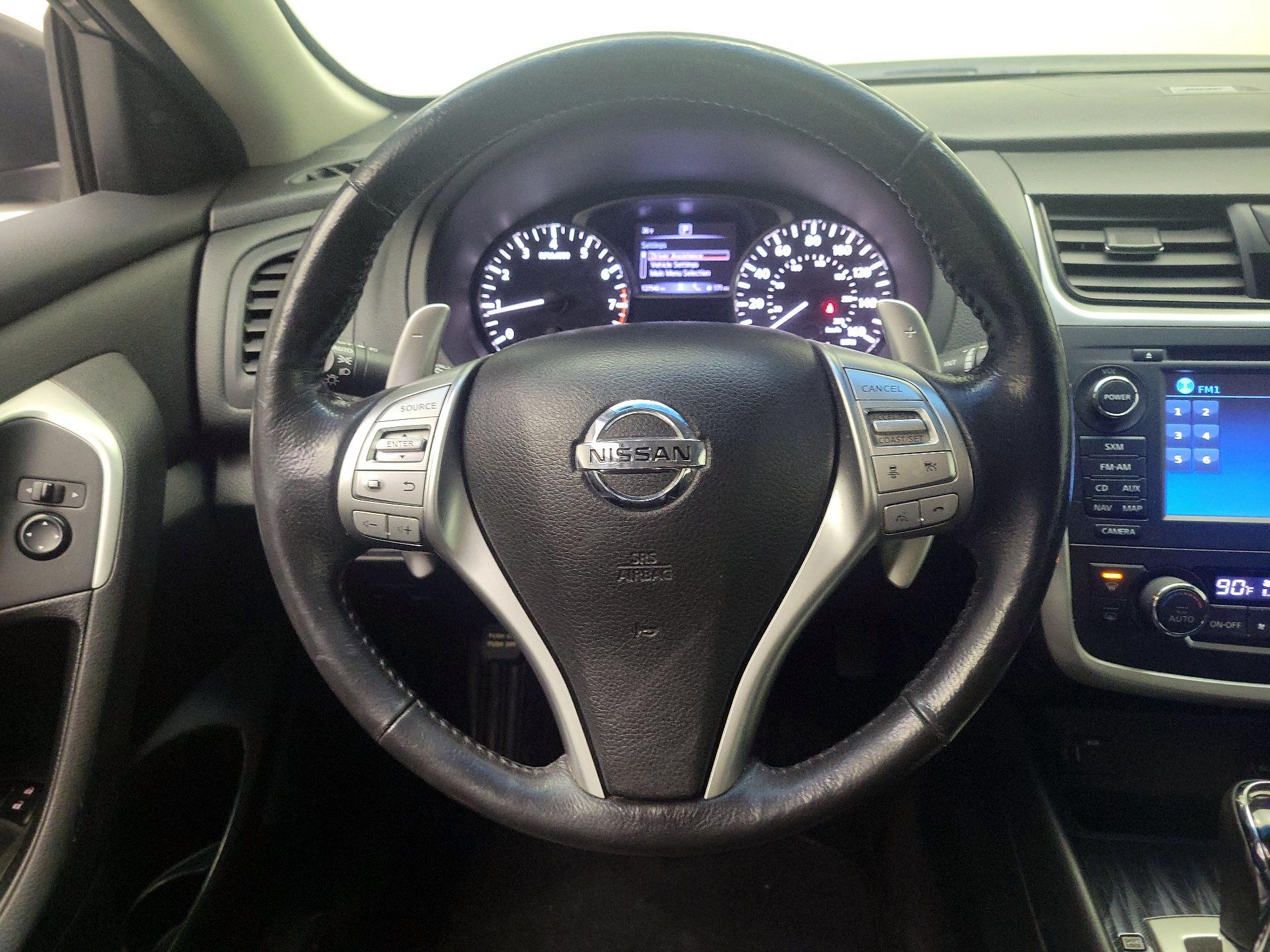 Thumbnail: 2016 Nissan Altima - 10