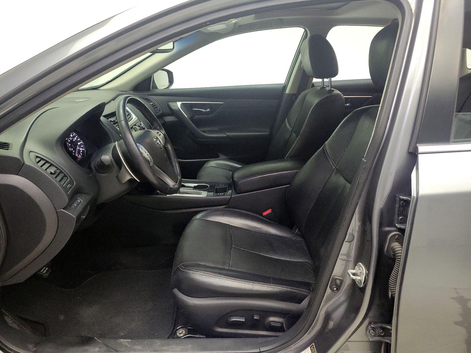 Thumbnail: 2016 Nissan Altima - 11