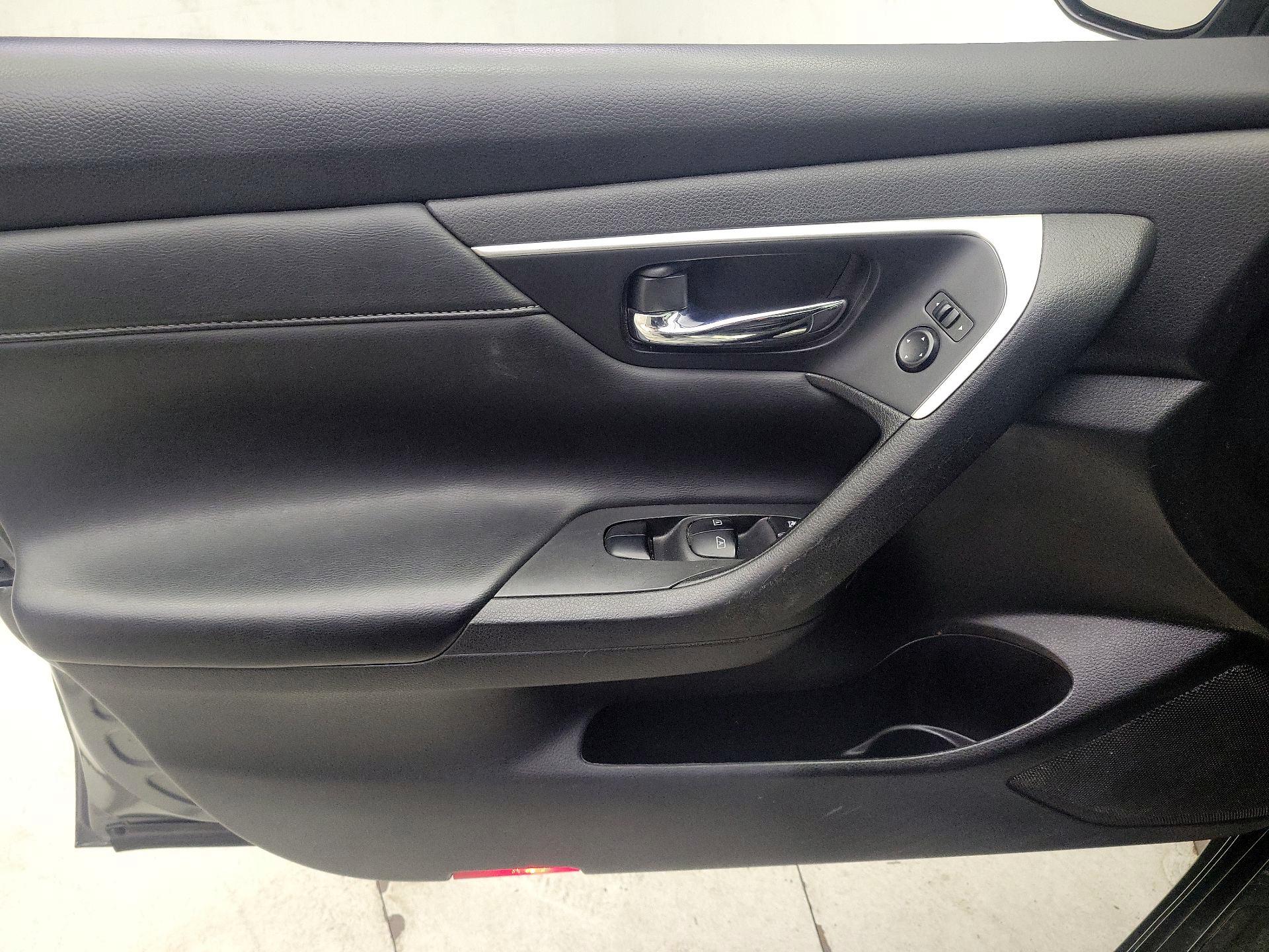 Thumbnail: 2016 Nissan Altima - 12