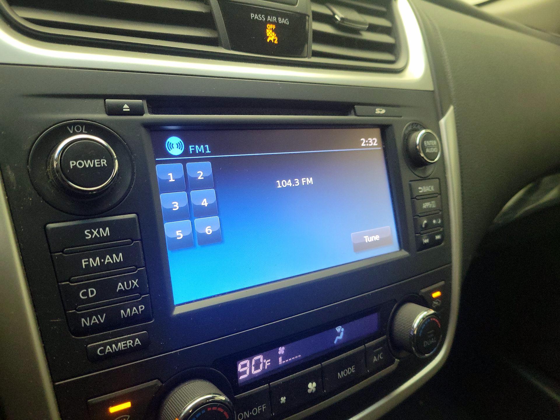 Thumbnail: 2016 Nissan Altima - 15