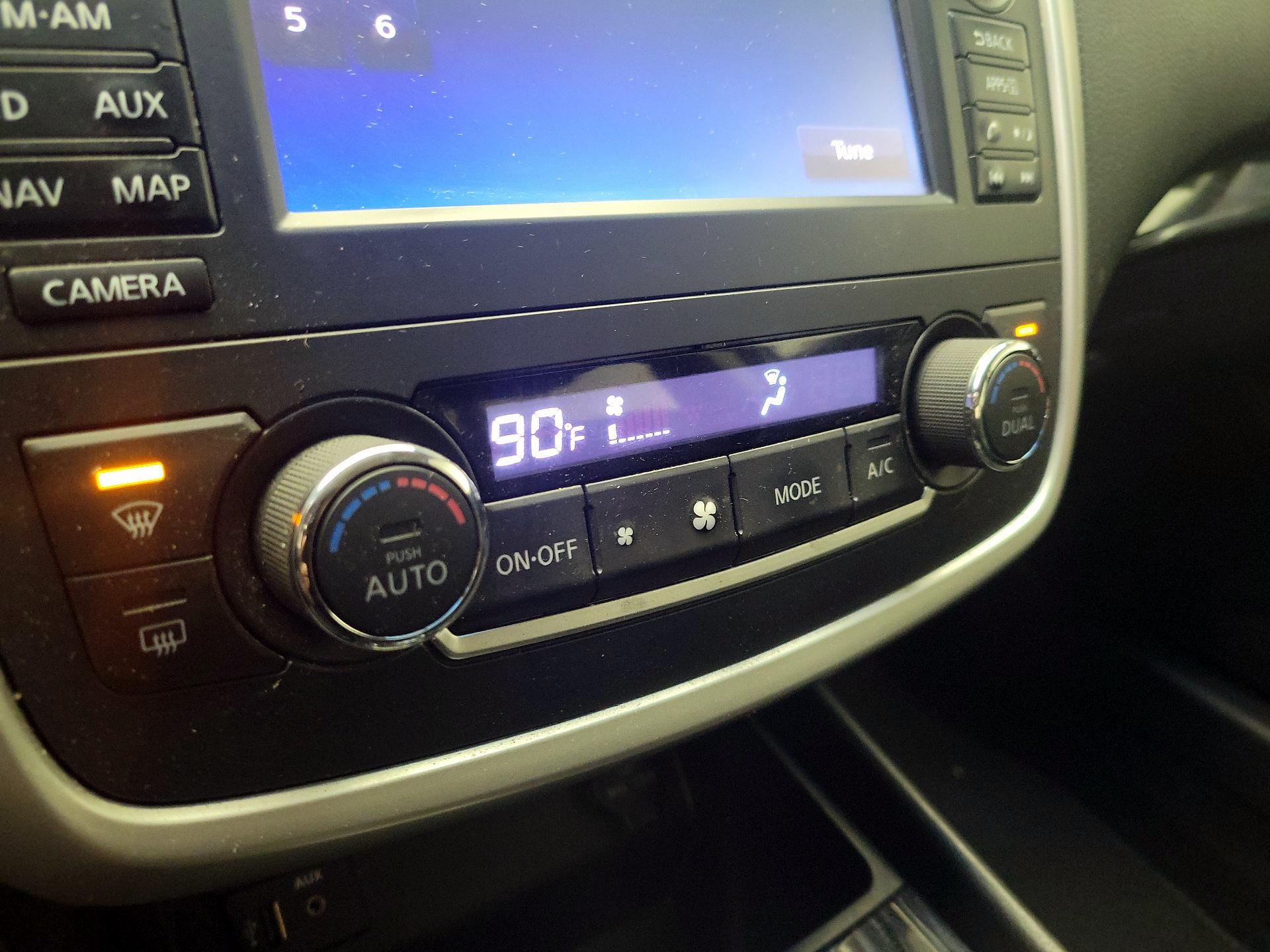 Thumbnail: 2016 Nissan Altima - 16