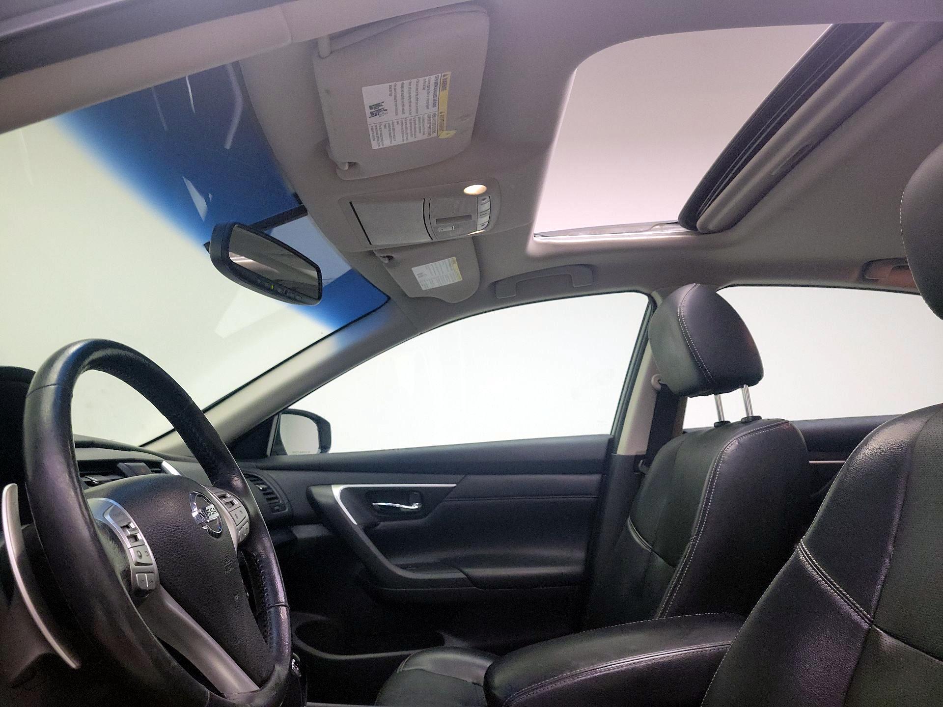 Thumbnail: 2016 Nissan Altima - 19