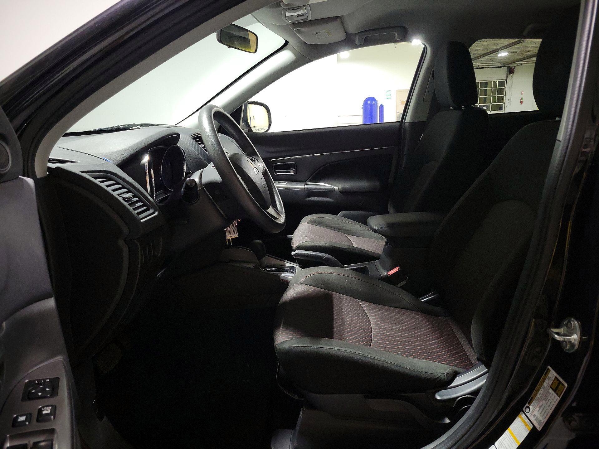 Thumbnail: 2018 Mitsubishi Outlander Sport - 9