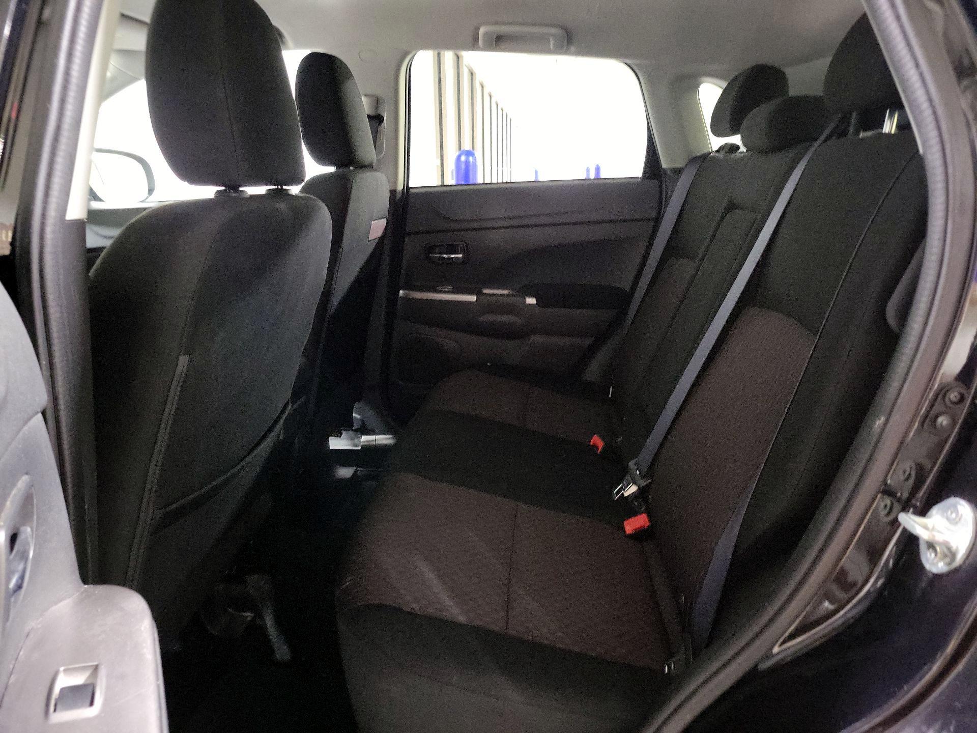 Thumbnail: 2018 Mitsubishi Outlander Sport - 16