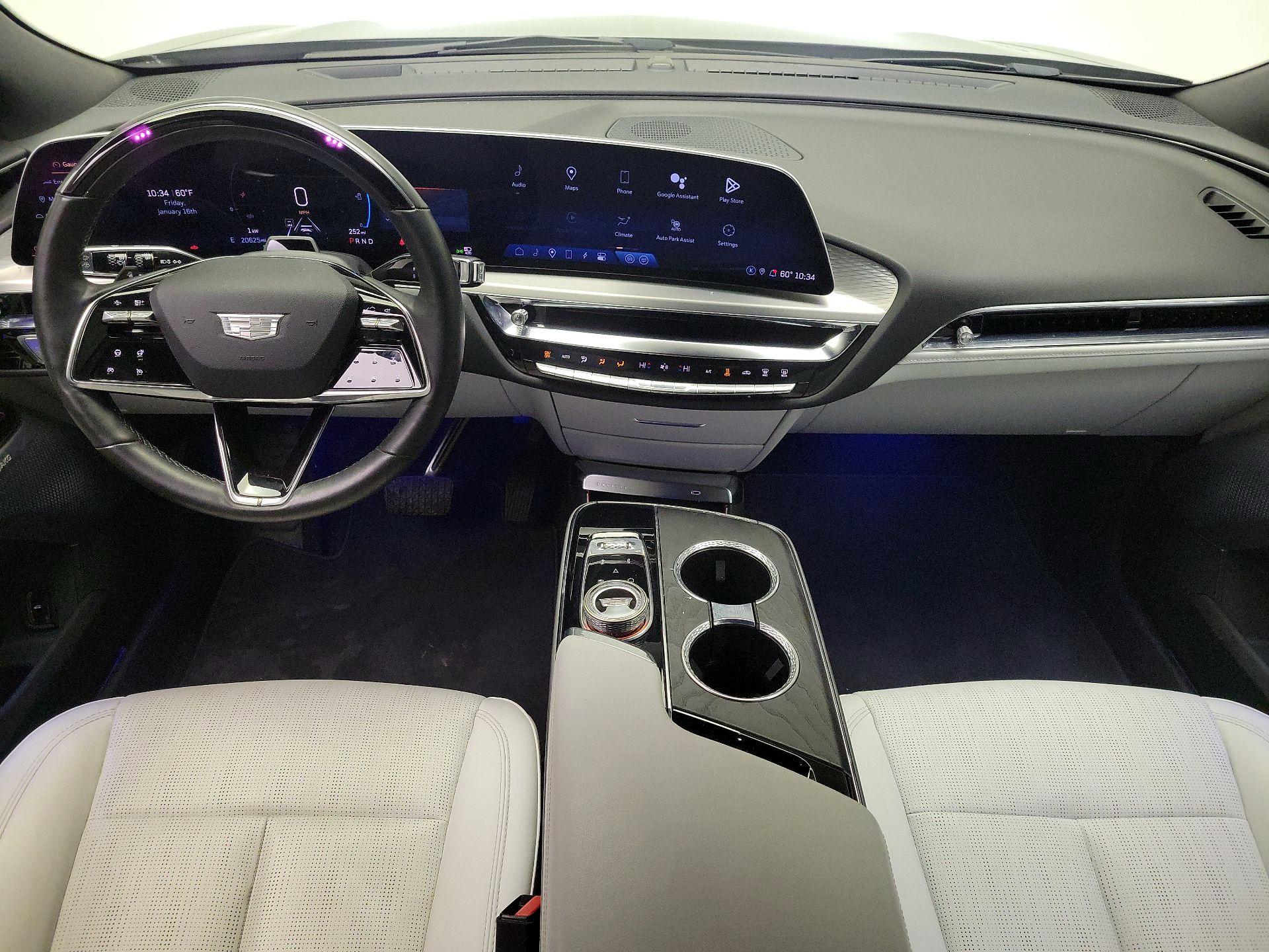 Thumbnail: 2023 Cadillac Lyriq - 9