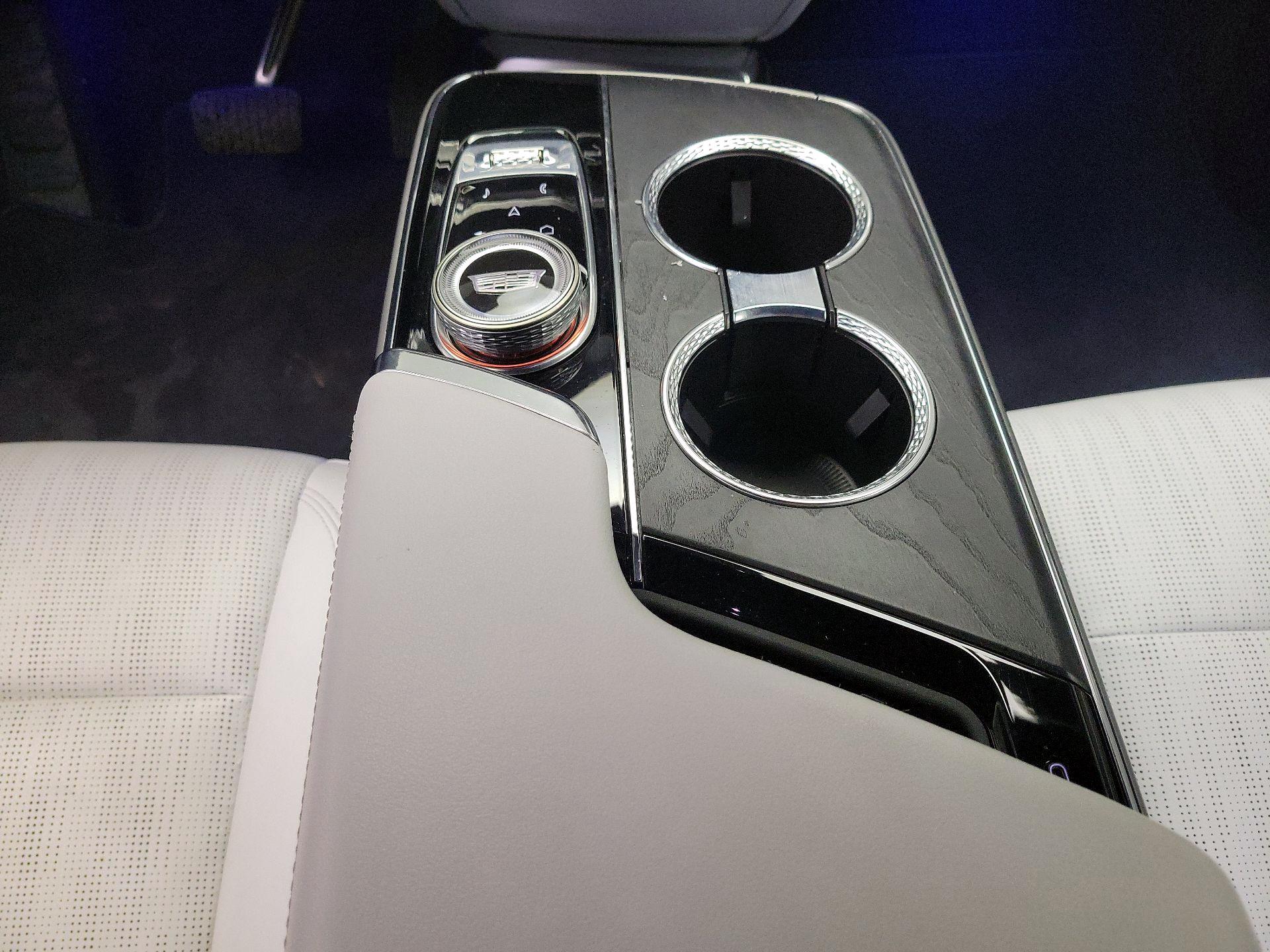 Thumbnail: 2023 Cadillac Lyriq - 18