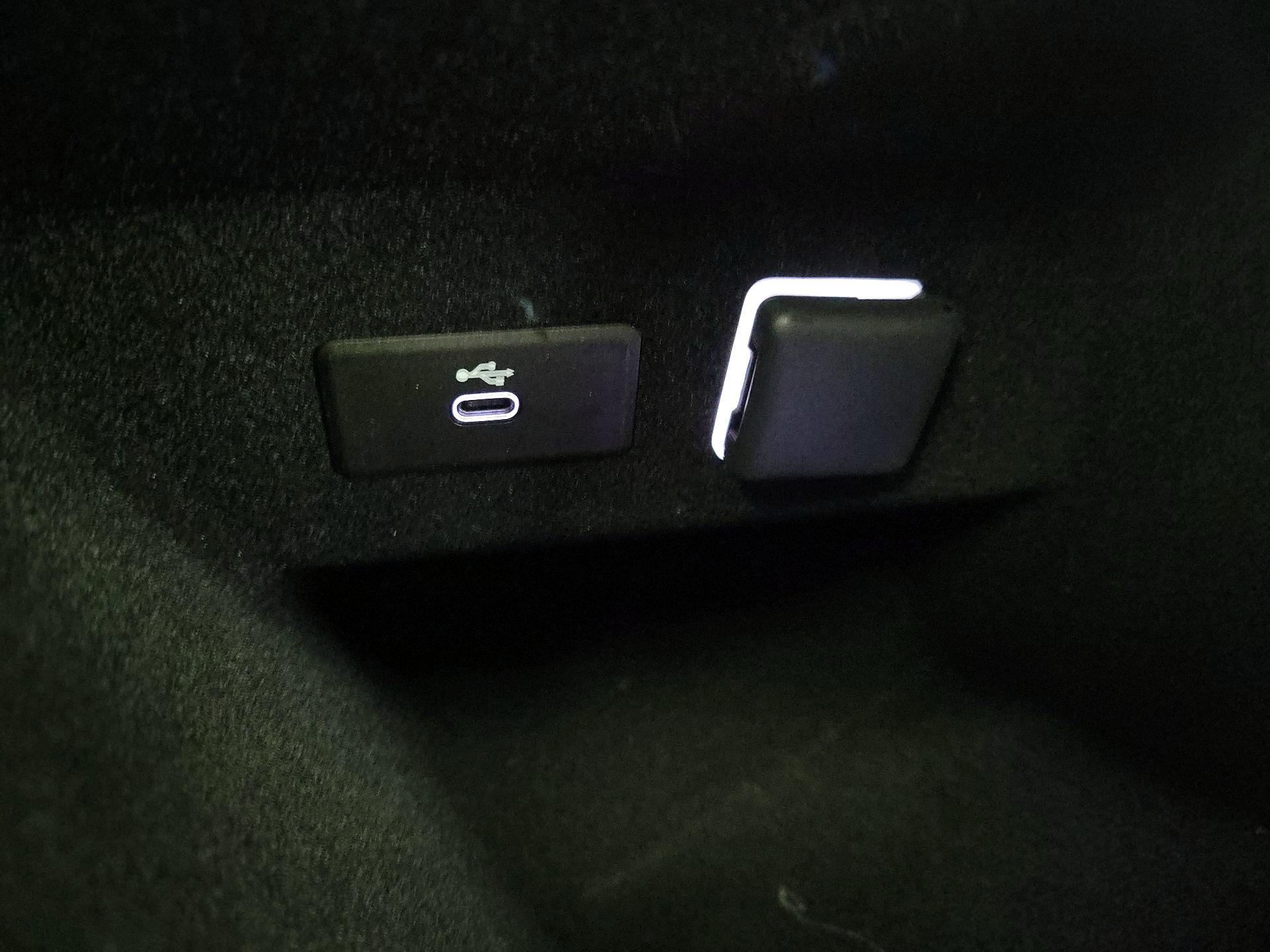 Thumbnail: 2023 Cadillac Lyriq - 19