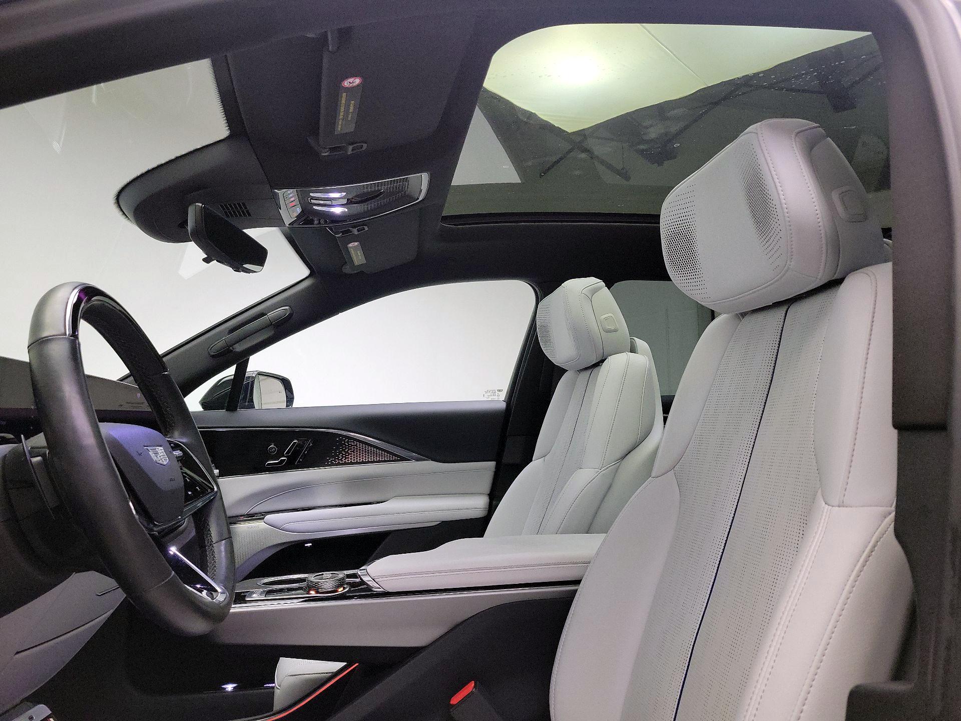 Thumbnail: 2023 Cadillac Lyriq - 20