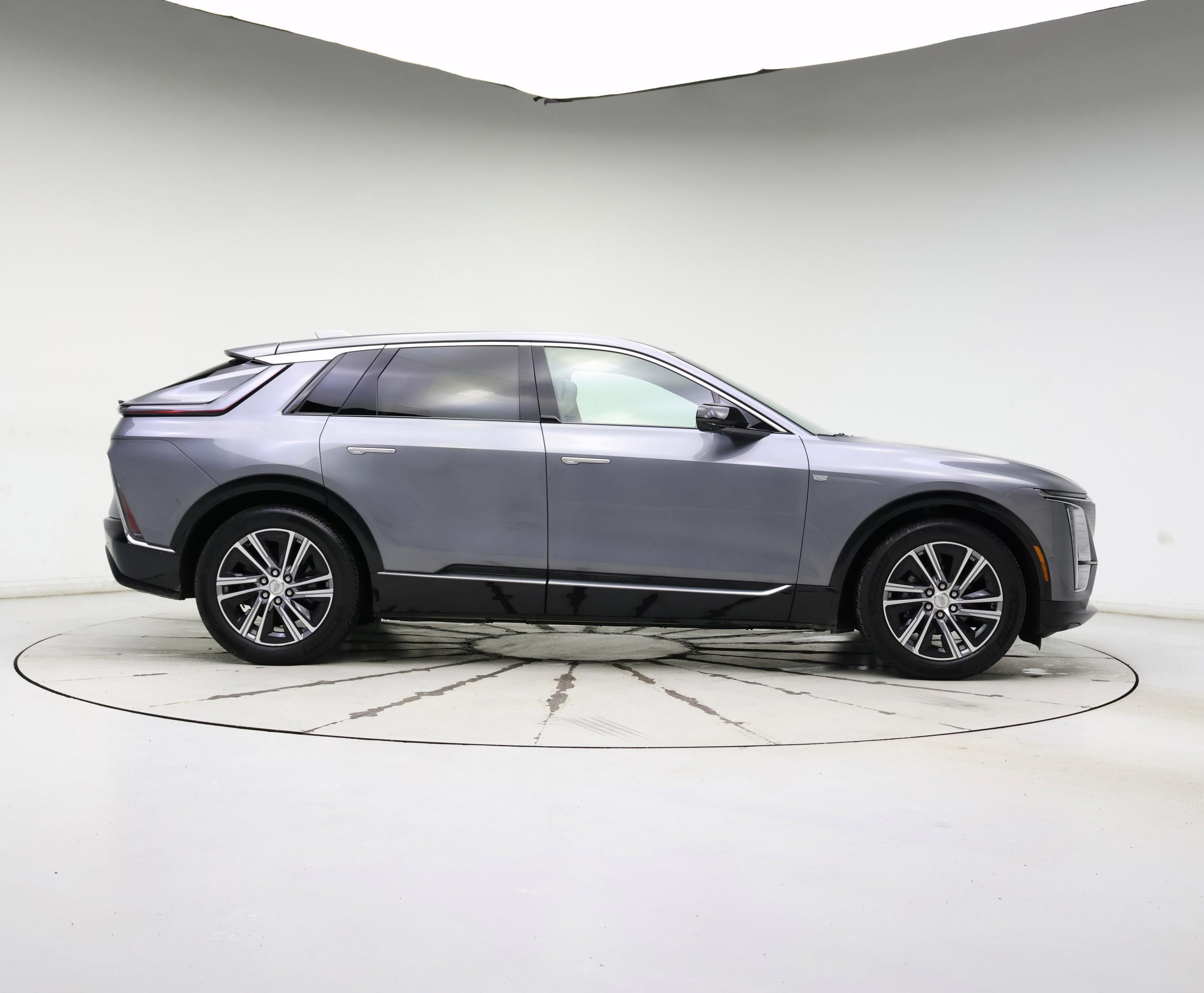 Thumbnail: 2023 Cadillac Lyriq - 7