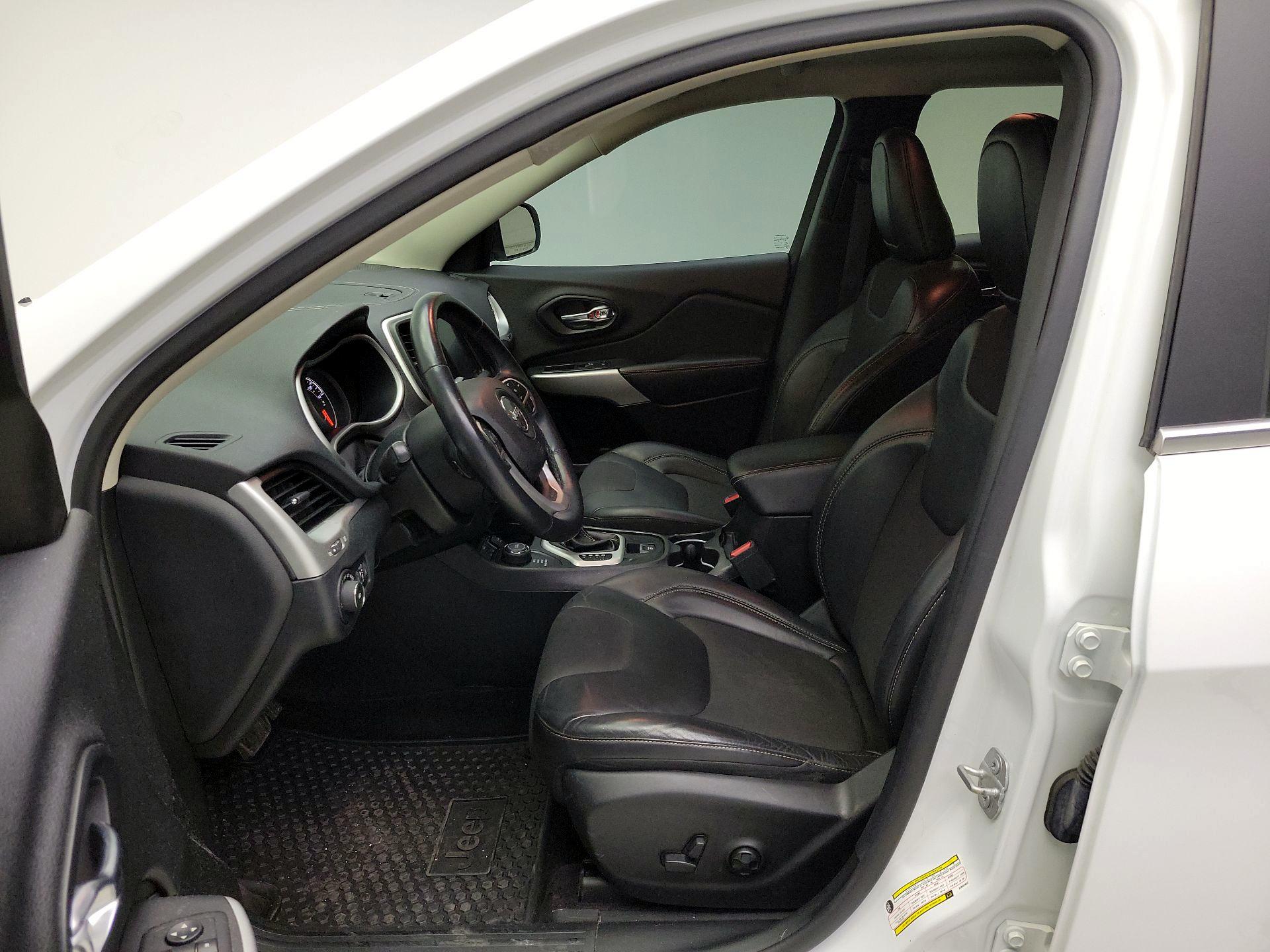 Thumbnail: 2018 Jeep Cherokee - 11