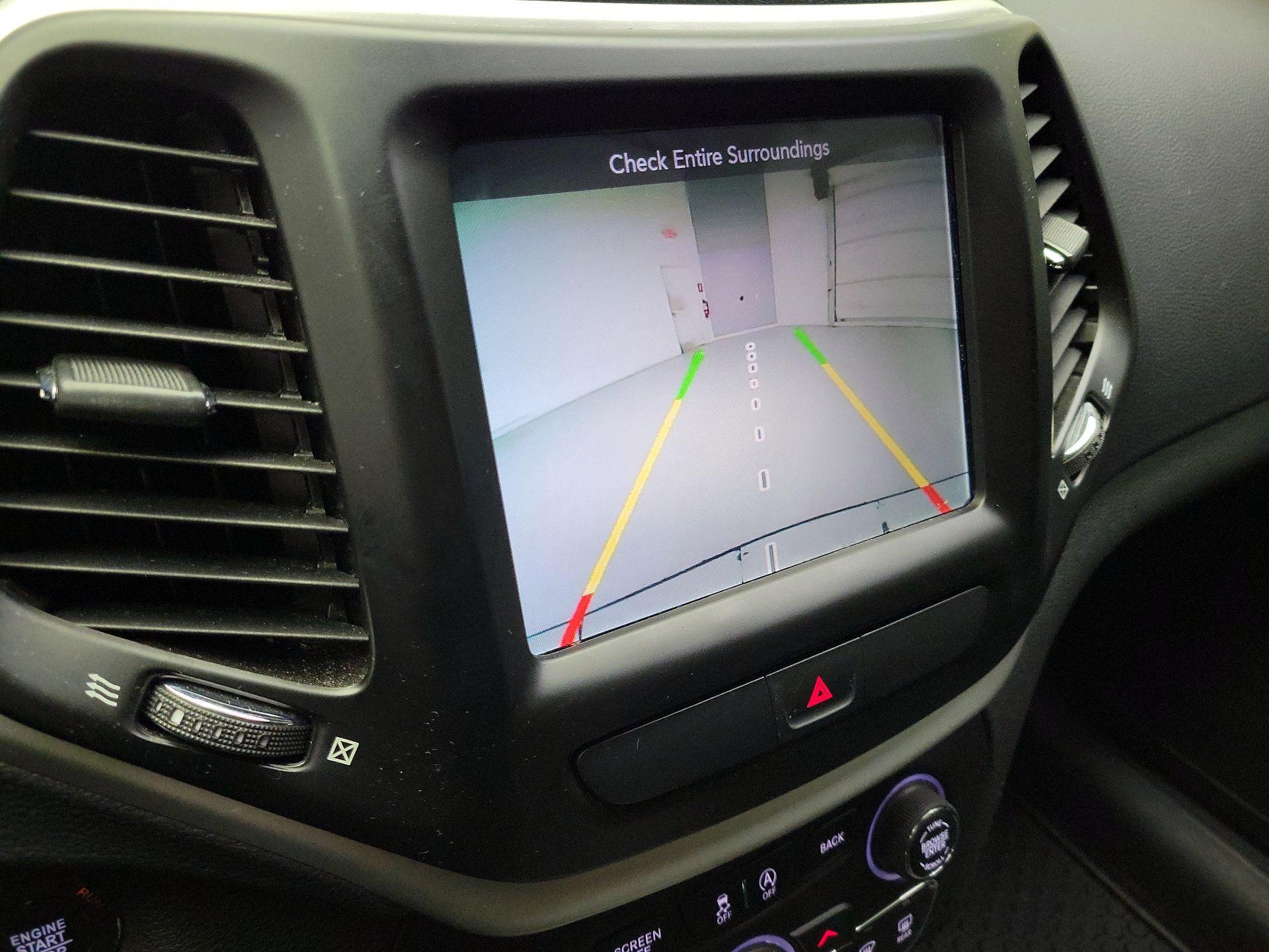 Thumbnail: 2018 Jeep Cherokee - 14