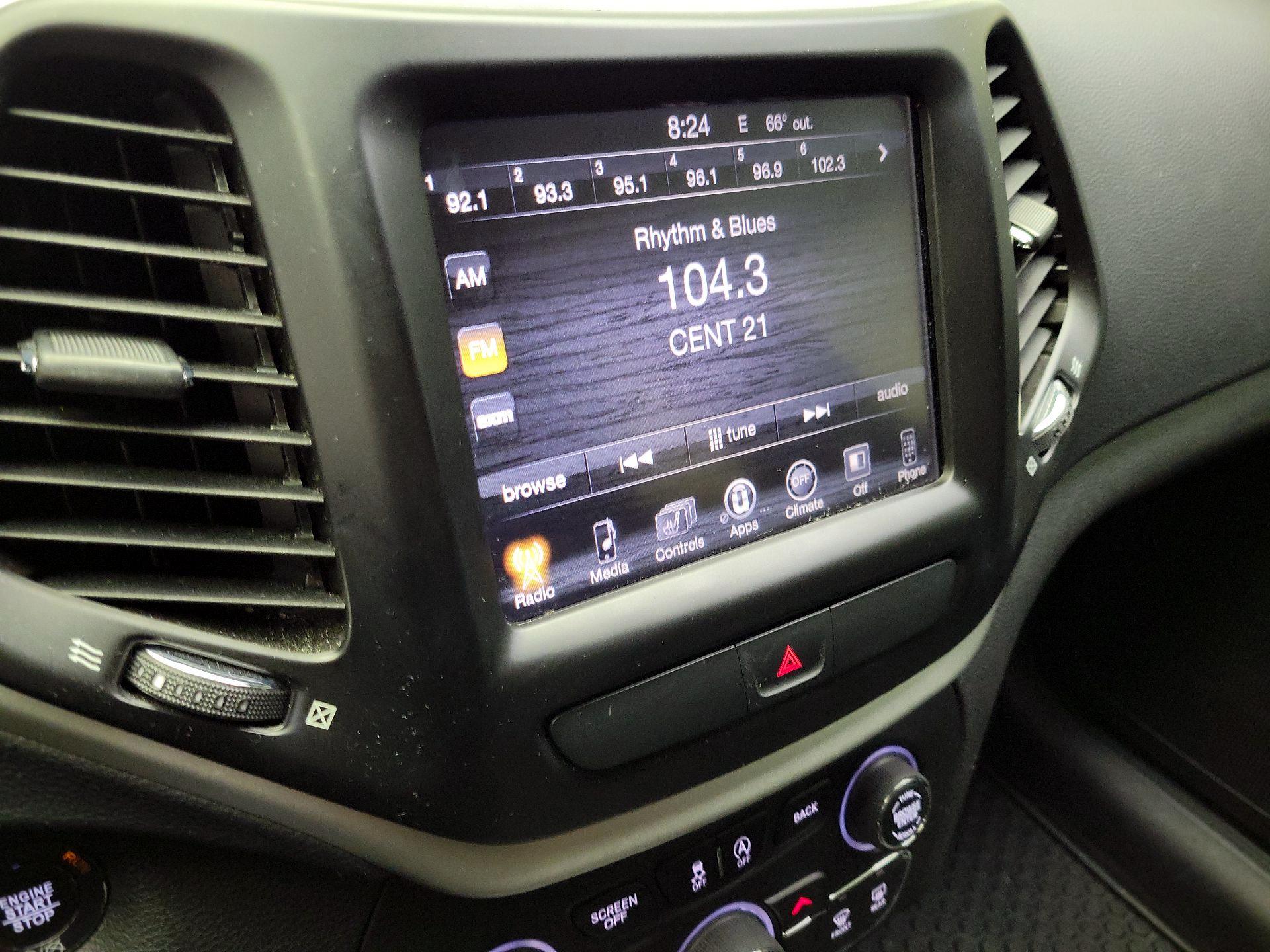 Thumbnail: 2018 Jeep Cherokee - 15