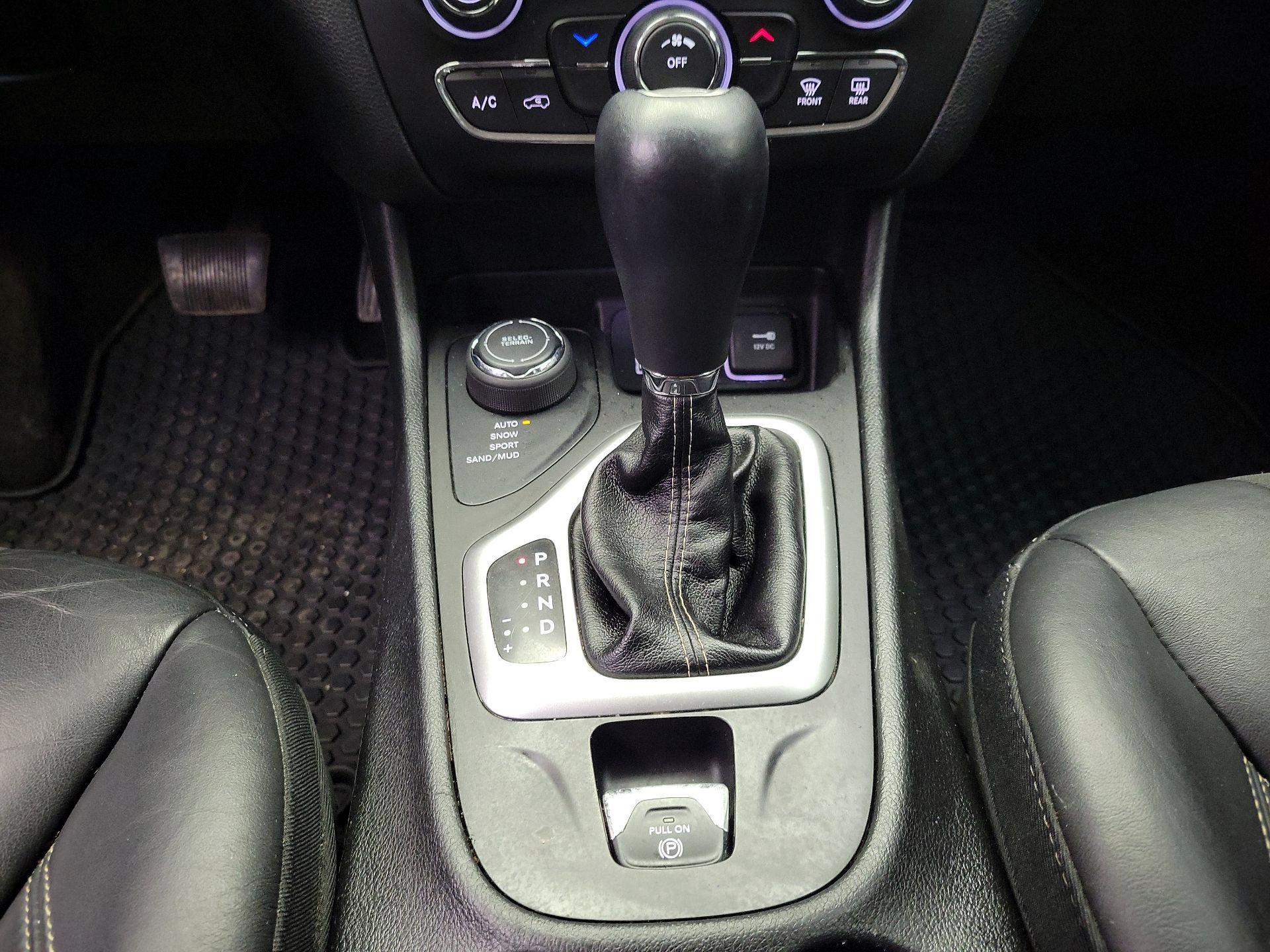 Thumbnail: 2018 Jeep Cherokee - 17