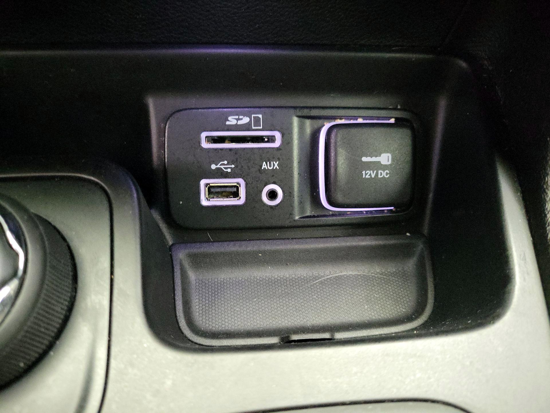 Thumbnail: 2018 Jeep Cherokee - 18