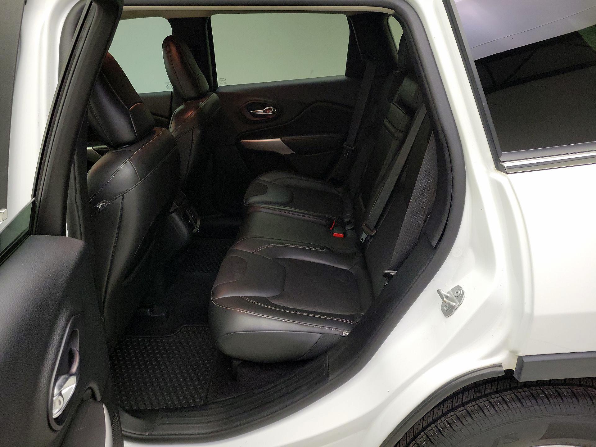 Thumbnail: 2018 Jeep Cherokee - 19