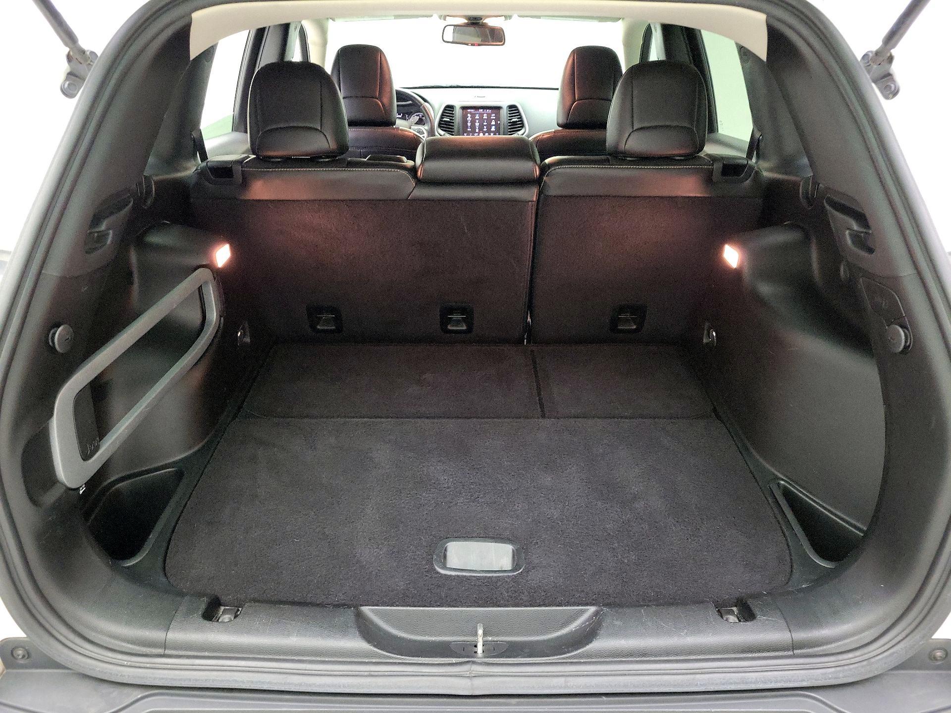 Thumbnail: 2018 Jeep Cherokee - 20