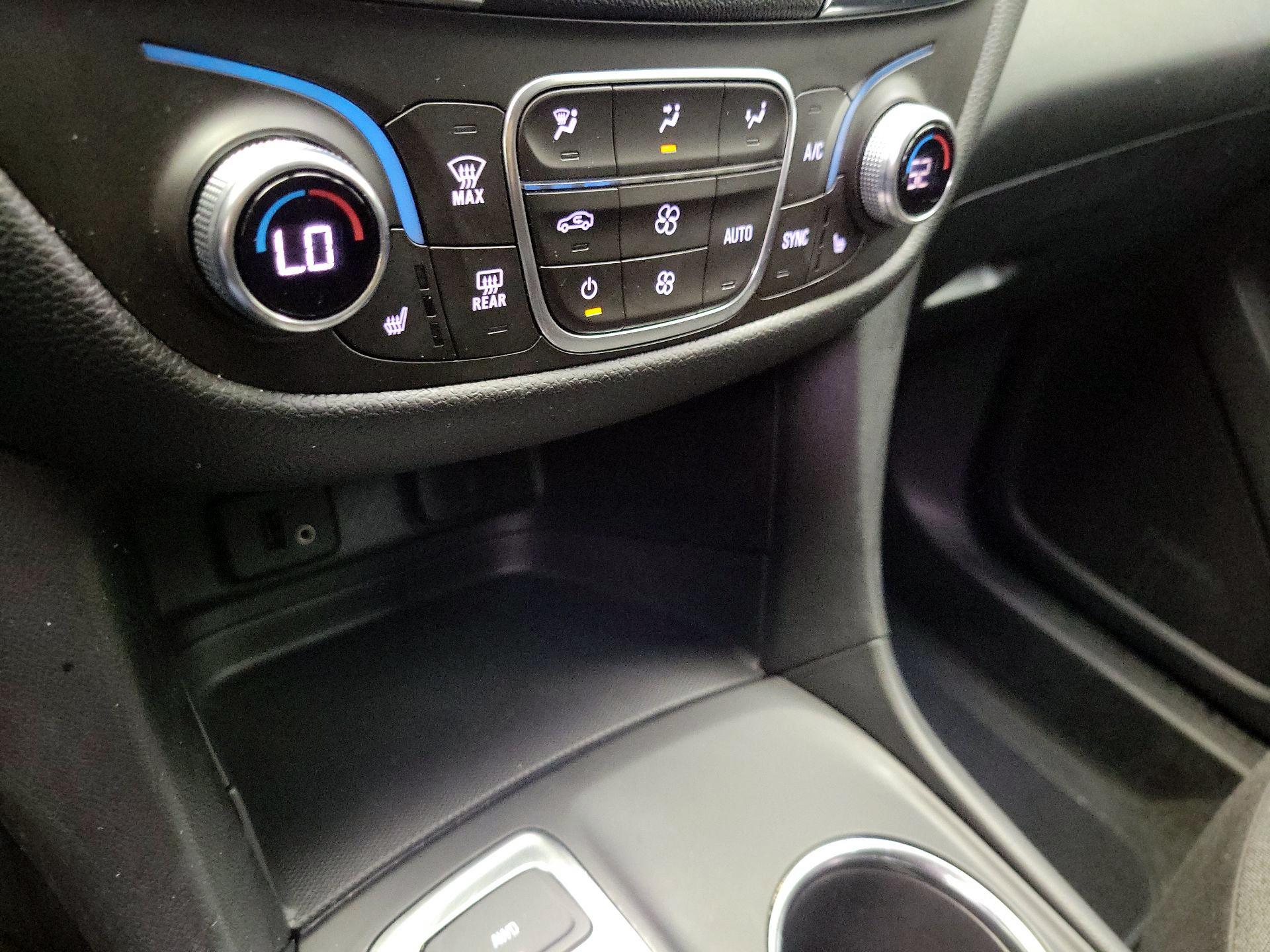 Thumbnail: 2018 Chevrolet Equinox - 16