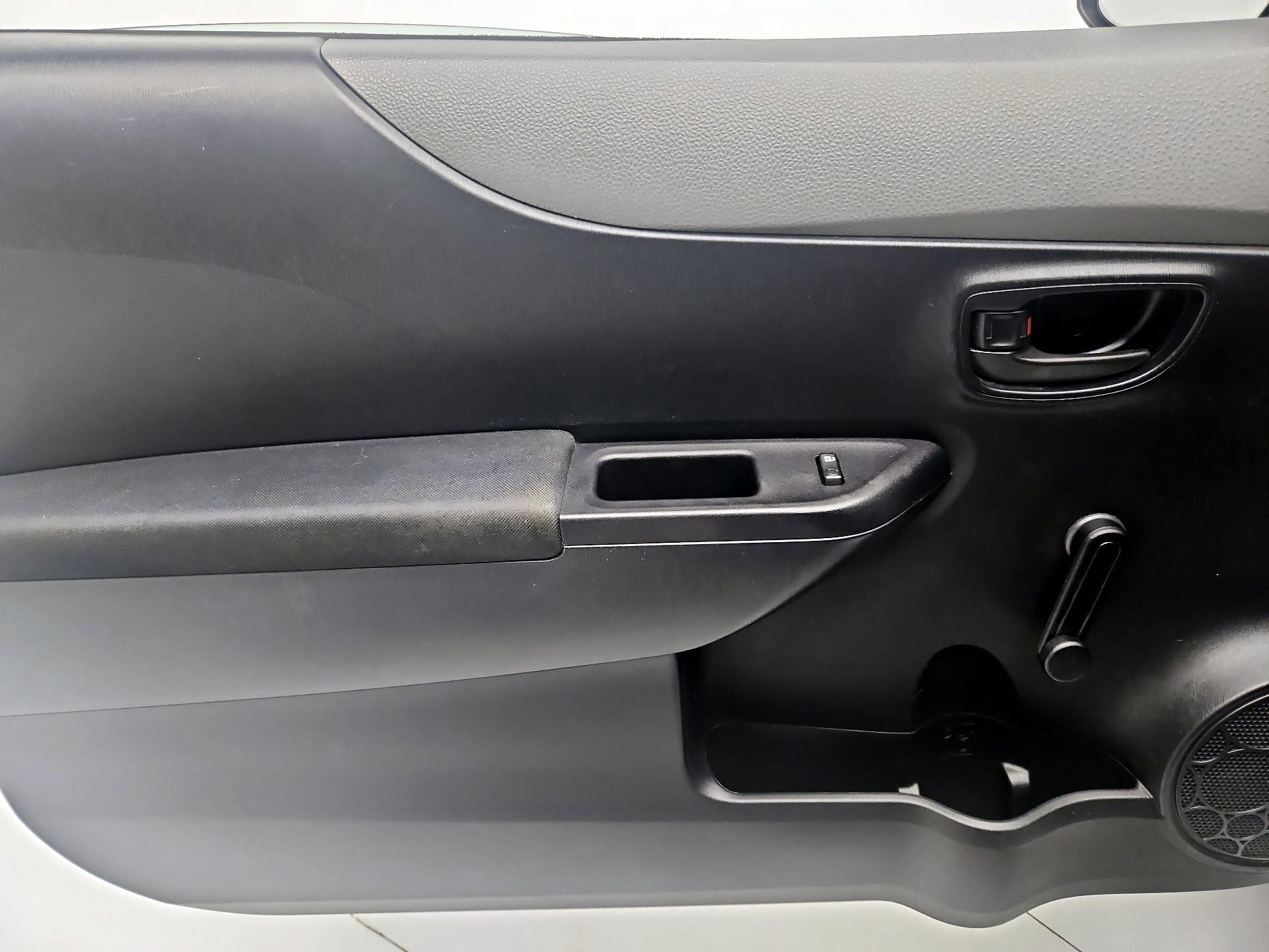 Thumbnail: 2014 Toyota Yaris - 12