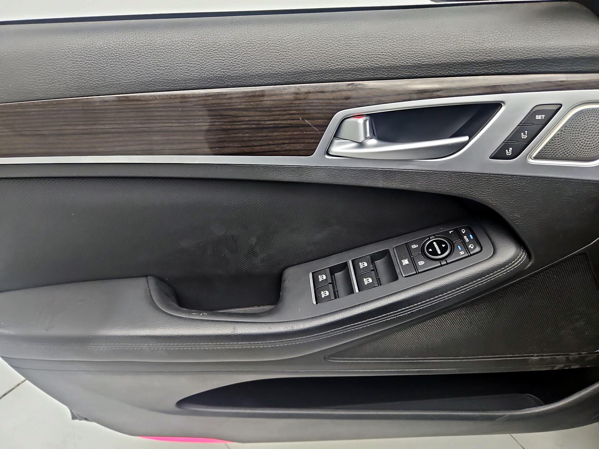 Thumbnail: 2018 Genesis G80 - 12