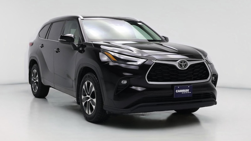 2022 Toyota Highlander XLE Hero Image