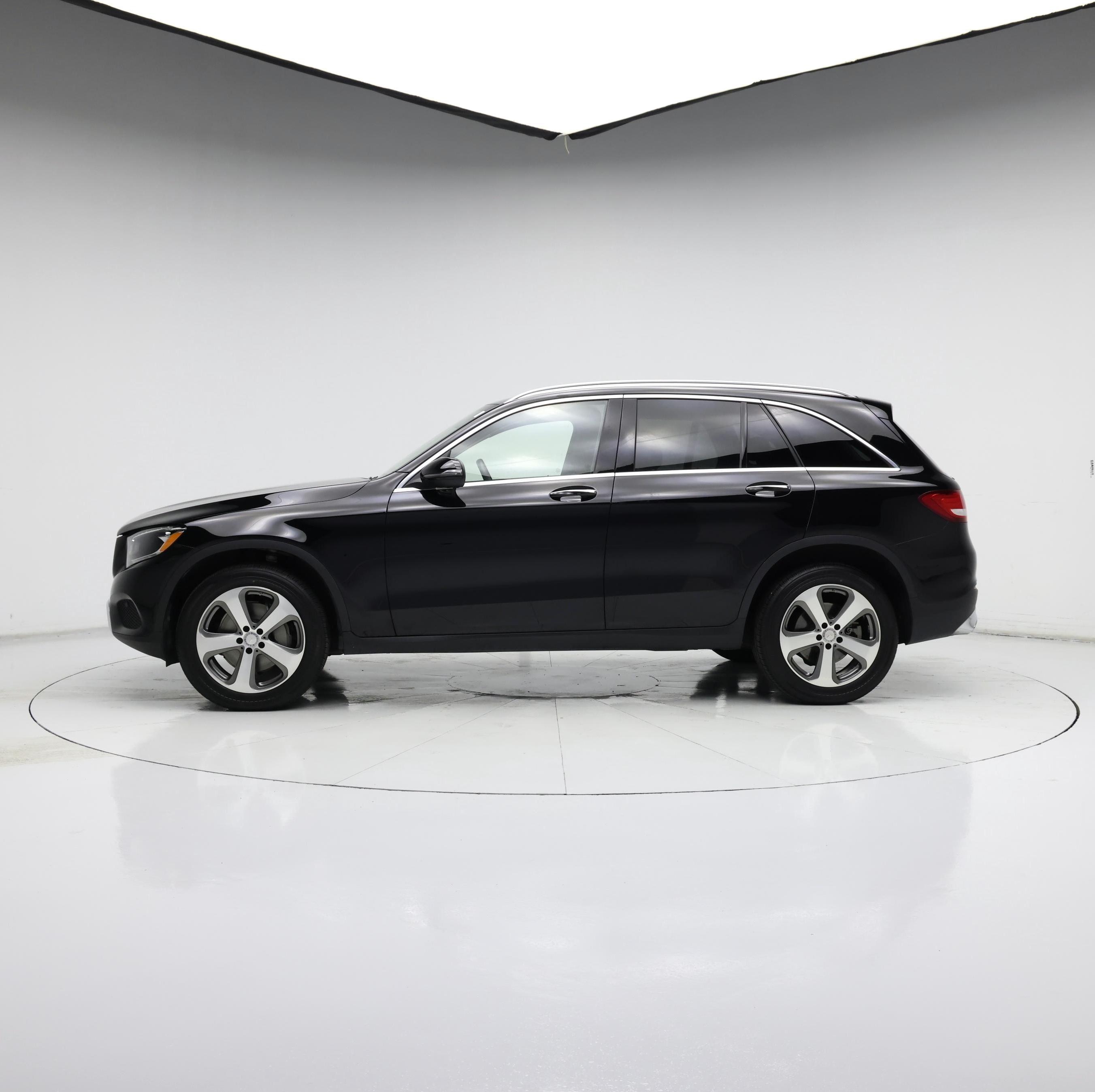 Thumbnail: 2016 Mercedes-Benz GLC - 3