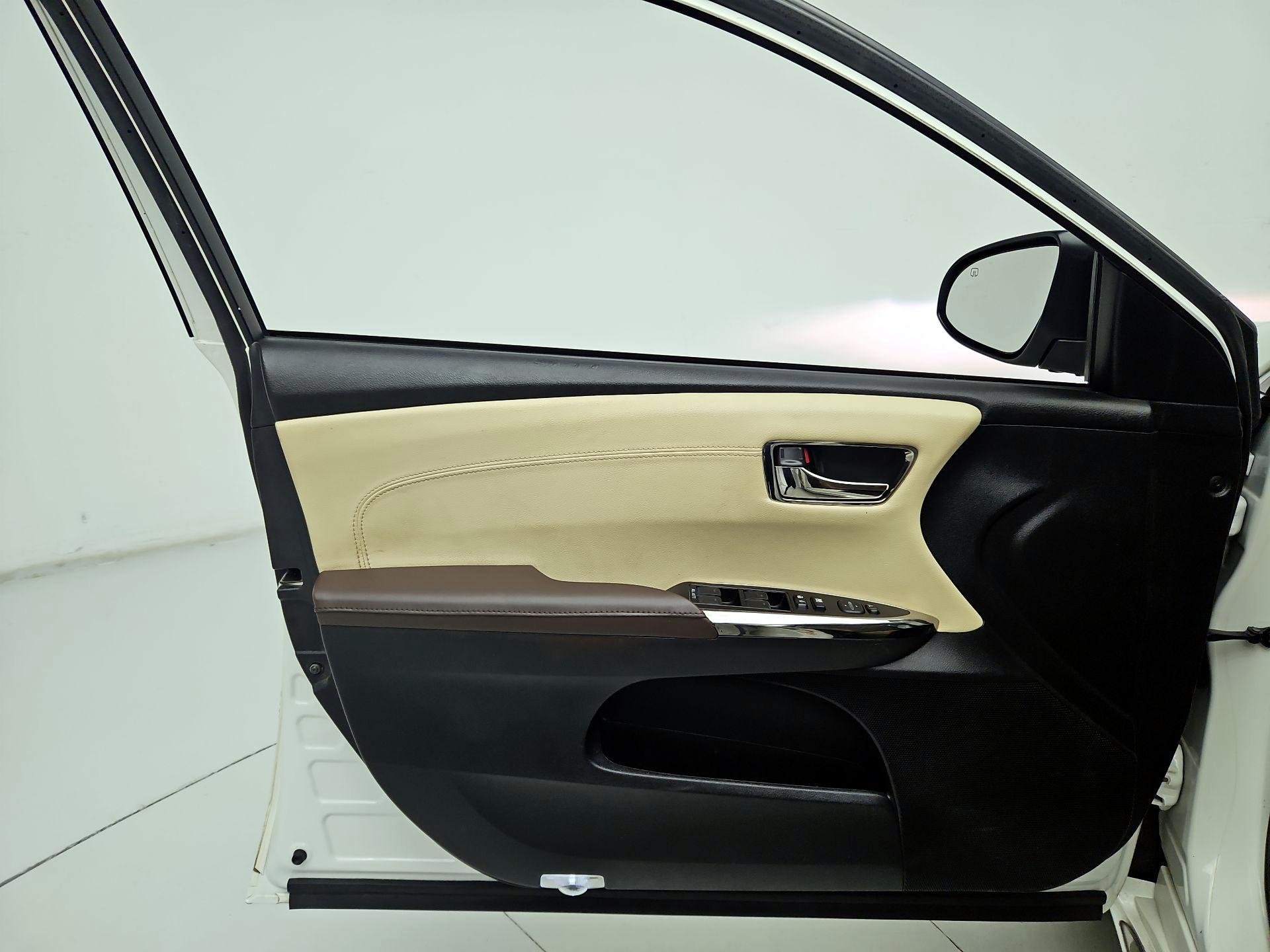 Thumbnail: 2015 Toyota Avalon - 12