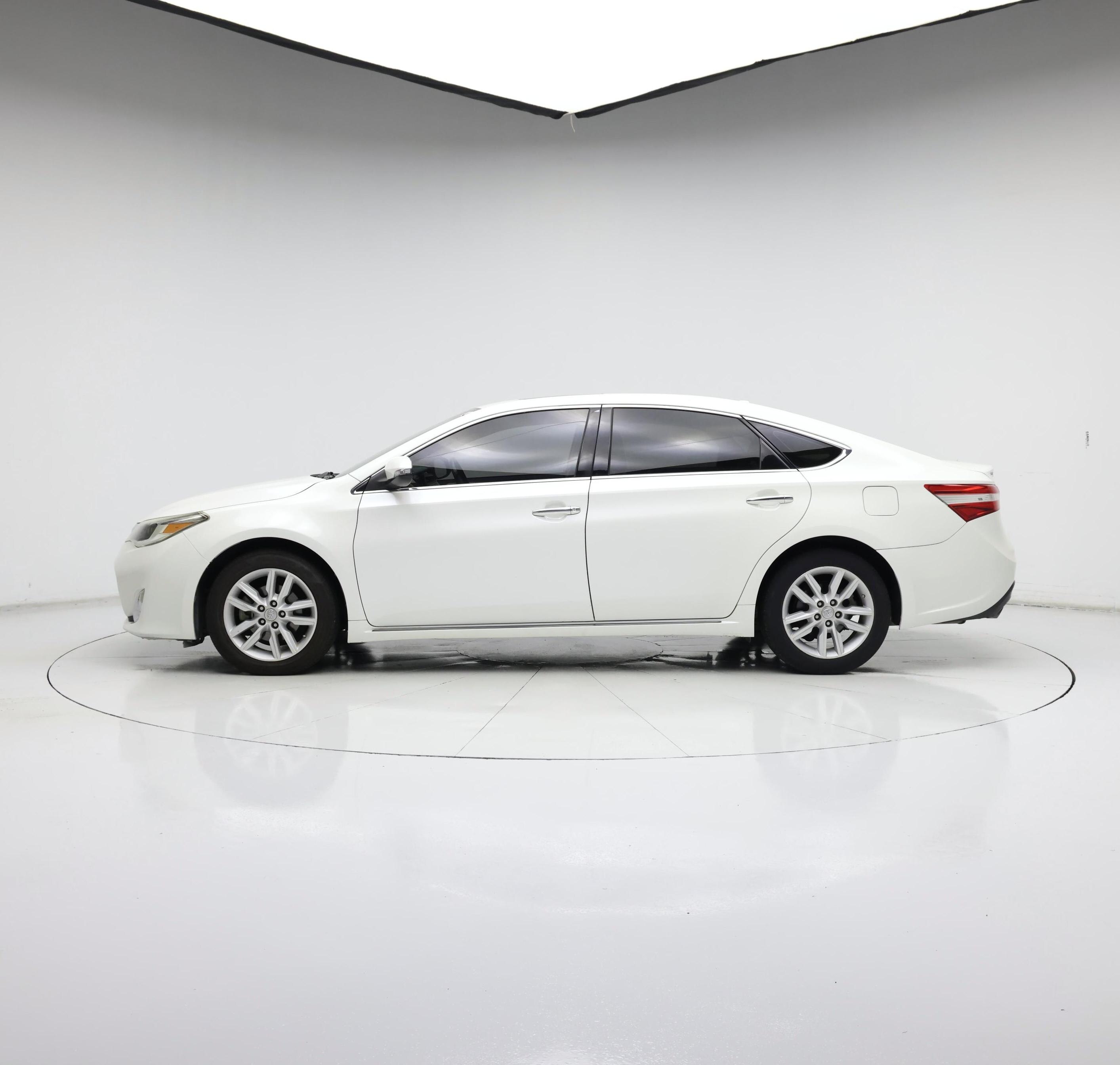 Thumbnail: 2015 Toyota Avalon - 3