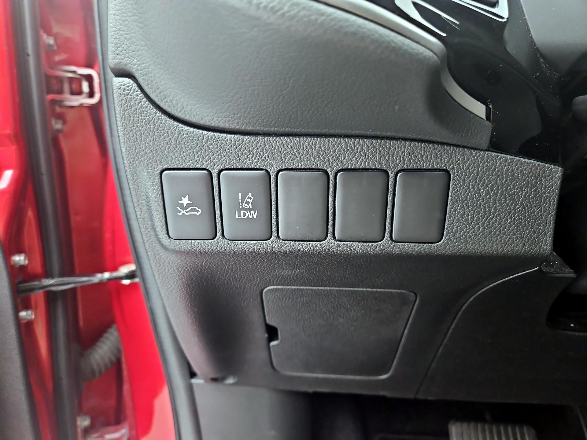 Thumbnail: 2020 Mitsubishi Outlander - 13