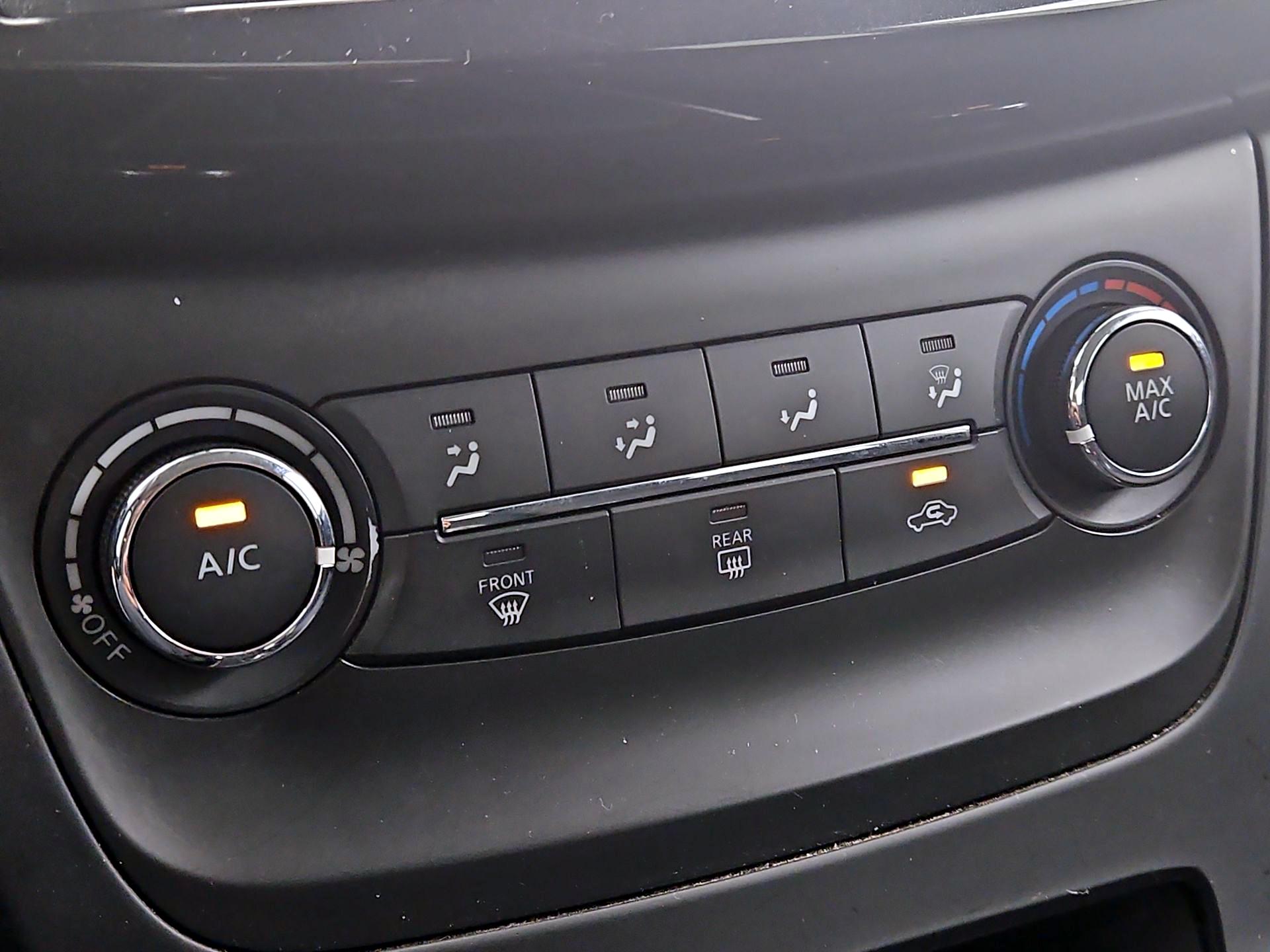 Thumbnail: 2019 Nissan Sentra - 16