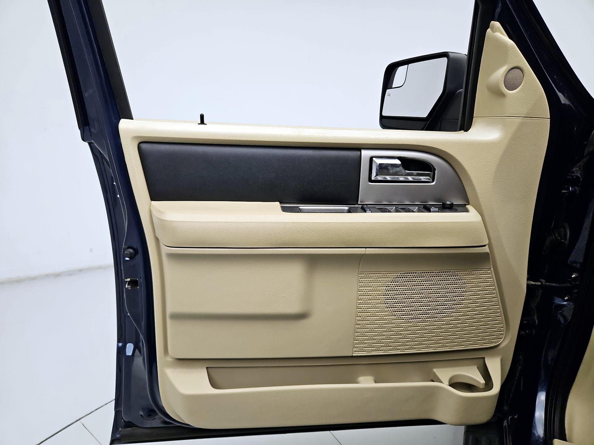 Thumbnail: 2016 Ford Expedition - 12