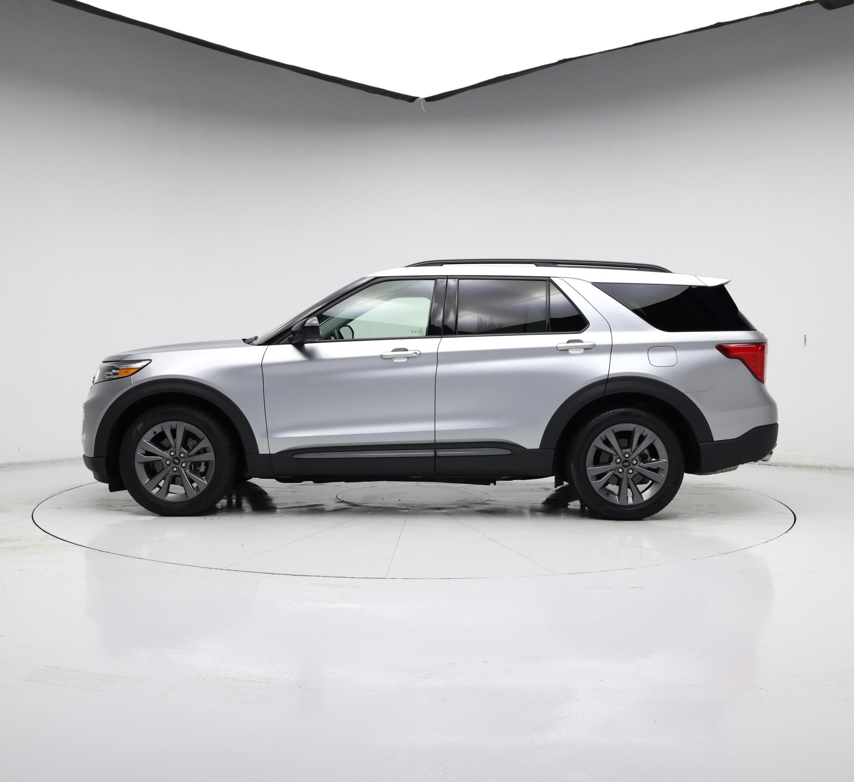 Thumbnail: 2022 Ford Explorer - 3