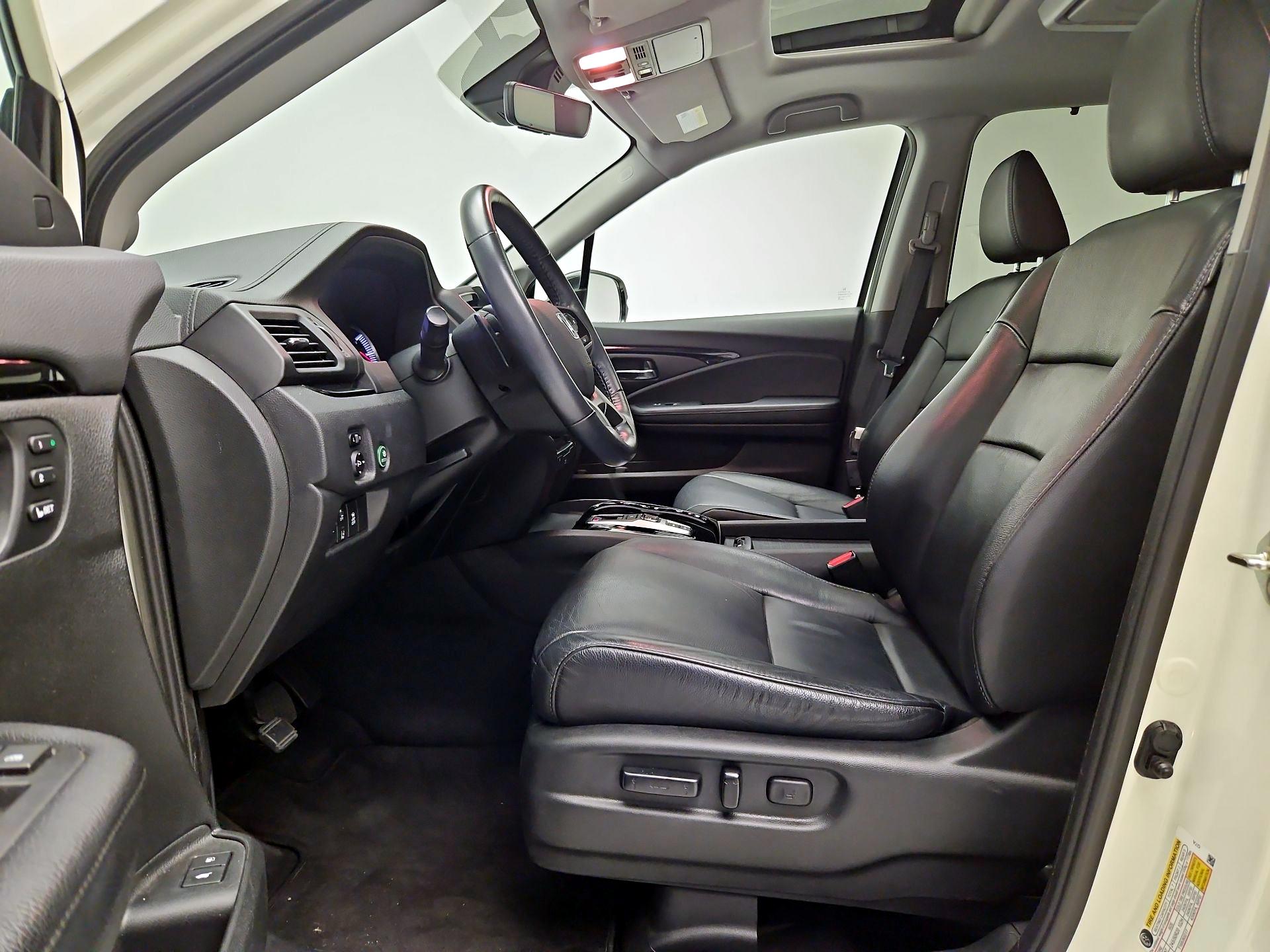 Thumbnail: 2019 Honda Pilot - 11