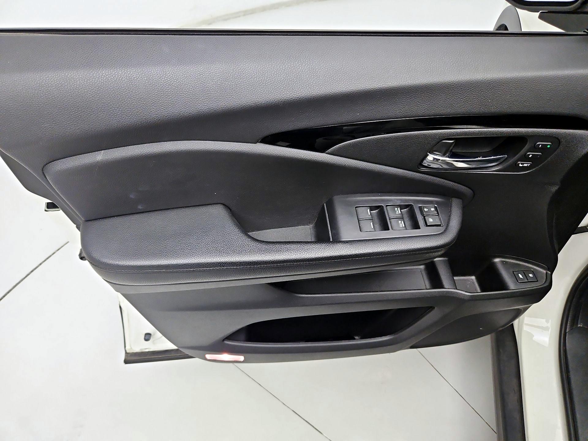 Thumbnail: 2019 Honda Pilot - 12