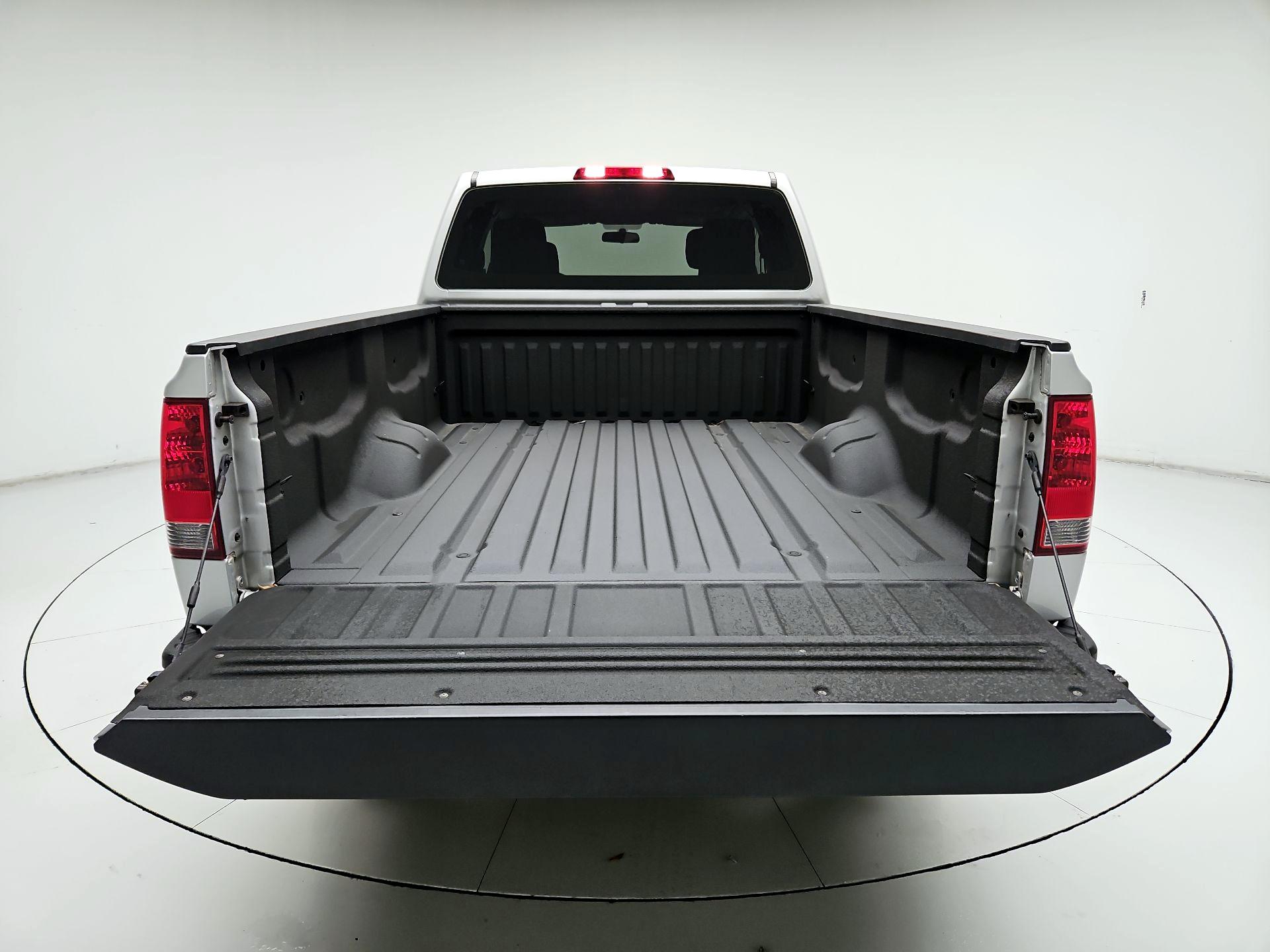 Thumbnail: 2013 Nissan Titan - 16