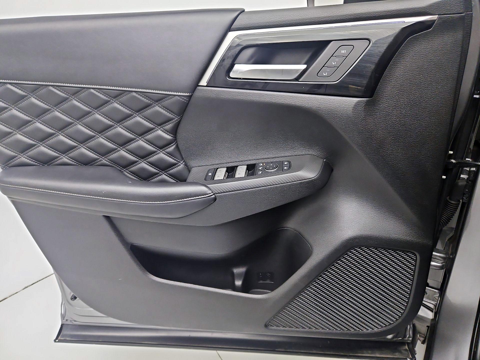 Thumbnail: 2022 Mitsubishi Outlander - 12